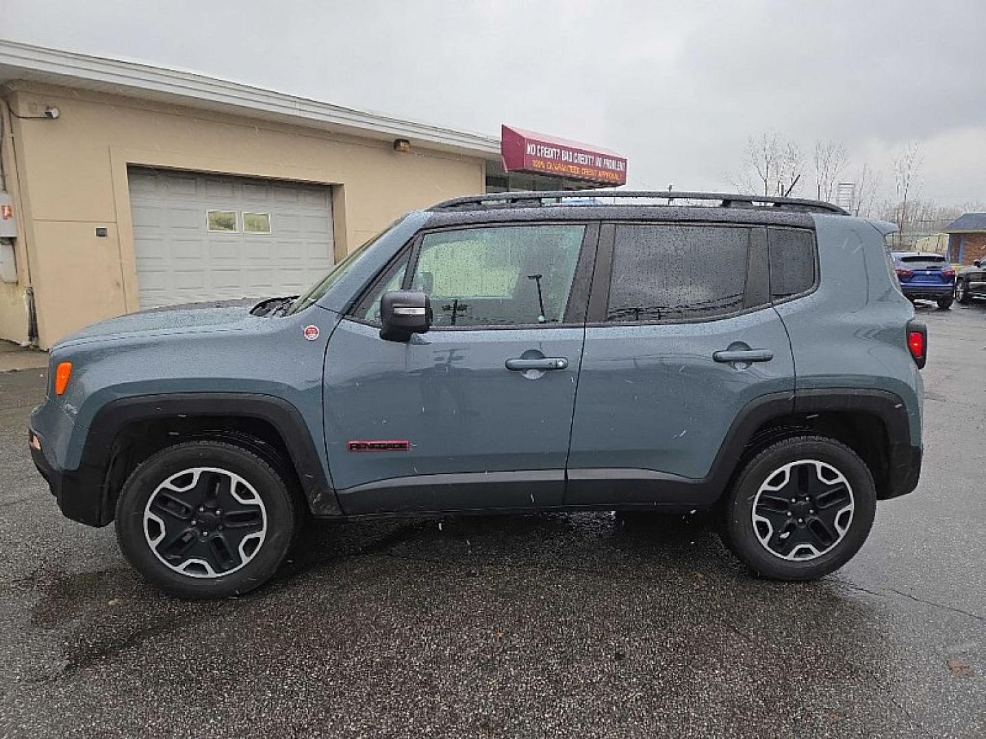 2017 GRAY /BLACK Jeep Renegade Trailhawk (ZACCJBCB3HP) with an 2.4L L4 DOHC 16V engine, 9A transmission, located at 3304 Woodville Road, Northwood, OH, 43619, (419) 210-8019, 41.612694, -83.480743 - Your #1 Destination for Auto Loans and mdash;No Matter Your Credit!At our dealership, we believe everyone deserves the opportunity to drive their dream car and mdash;whether you have good credit, bad credit, or no credit at all. With a wide selection of hundreds of cars, trucks, and SUVs, you'll fin - Photo#1