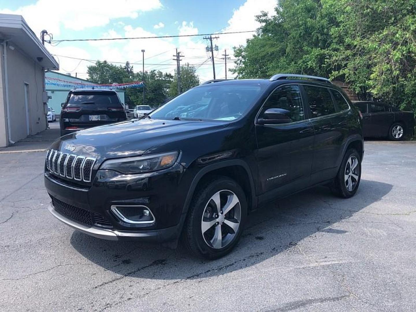 2019 BLACK /BLACK Jeep Cherokee Limited 4WD (1C4PJMDX8KD) with an 3.2L V6 DOHC 24V engine, 9A transmission, located at 3304 Woodville Road, Northwood, OH, 43619, (419) 210-8019, 41.612694, -83.480743 - Photo#0