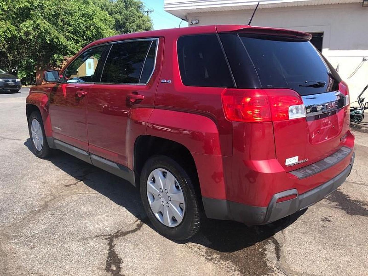 2015 RED /BLACK GMC Terrain SLE1 AWD (2GKFLVEK7F6) with an 2.4L L4 DOHC 16V FFV engine, 6-Speed Automatic transmission, located at 3304 Woodville Road, Northwood, OH, 43619, (419) 210-8019, 41.612694, -83.480743 - We are #1 Auto Loan Dealer for Good Bad or No Credit we have hundreds of vehicles to choose from, stop on in or just fill out our online application to get approved for auto financing and see your credit score for free by visiting our website today. We have Low Payment Options and Terms Available - Photo#2