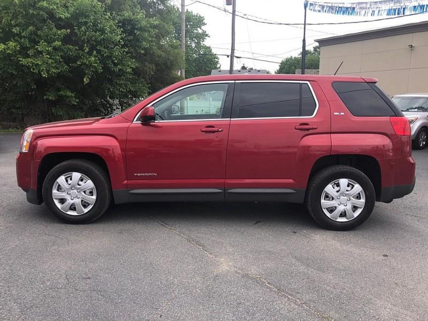 2015 RED /BLACK GMC Terrain SLE1 AWD (2GKFLVEK7F6) with an 2.4L L4 DOHC 16V FFV engine, 6-Speed Automatic transmission, located at 3304 Woodville Road, Northwood, OH, 43619, (419) 210-8019, 41.612694, -83.480743 - We are #1 Auto Loan Dealer for Good Bad or No Credit we have hundreds of vehicles to choose from, stop on in or just fill out our online application to get approved for auto financing and see your credit score for free by visiting our website today. We have Low Payment Options and Terms Available - Photo#22