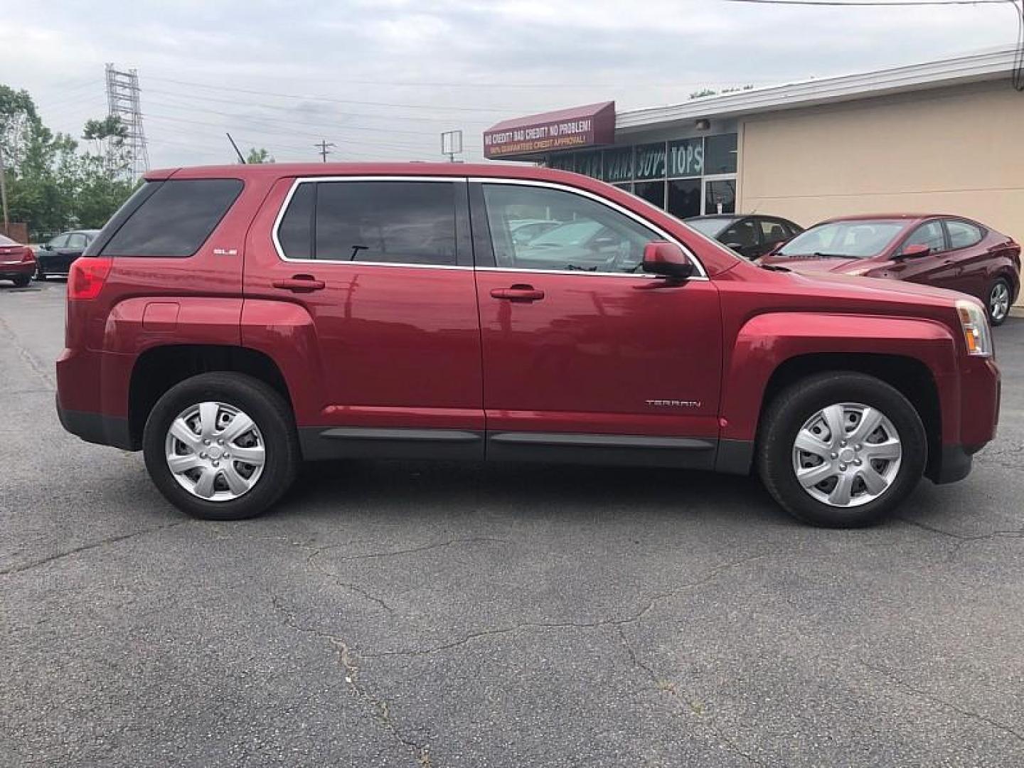 2015 RED /BLACK GMC Terrain SLE1 AWD (2GKFLVEK7F6) with an 2.4L L4 DOHC 16V FFV engine, 6-Speed Automatic transmission, located at 3304 Woodville Road, Northwood, OH, 43619, (419) 210-8019, 41.612694, -83.480743 - We are #1 Auto Loan Dealer for Good Bad or No Credit we have hundreds of vehicles to choose from, stop on in or just fill out our online application to get approved for auto financing and see your credit score for free by visiting our website today. We have Low Payment Options and Terms Available - Photo#26