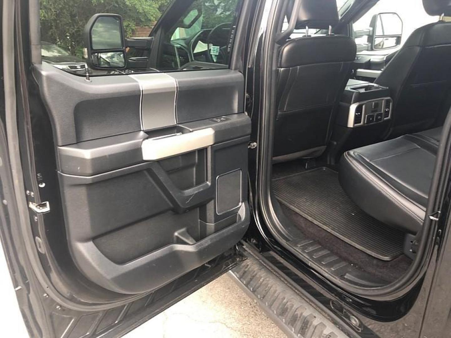 2017 BLACK /BLACK Ford F-150 XLT SuperCrew 6.5-ft. Bed 4WD (1FTEW1EG9HF) with an 3.5L V6 TURBO engine, 6A transmission, located at 3304 Woodville Road, Northwood, OH, 43619, (419) 210-8019, 41.612694, -83.480743 - Photo#10