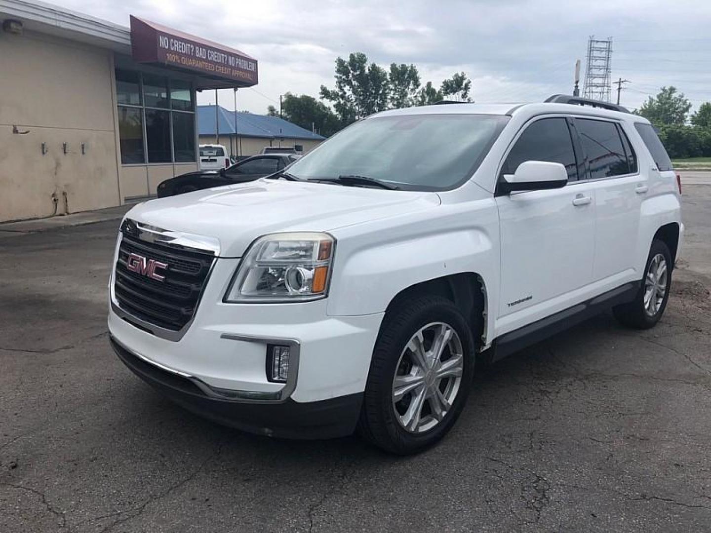 2017 WHITE /WHITE GMC Terrain SLE2 AWD (2GKFLTEK8H6) with an 2.4L L4 DOHC 16V engine, 6A transmission, located at 3304 Woodville Road, Northwood, OH, 43619, (419) 210-8019, 41.612694, -83.480743 - We are #1 Auto Loan Dealer for Good Bad or No Credit we have hundreds of vehicles to choose from, stop on in or just fill out our online application to get approved for auto financing and see your credit score for free by visiting our website today. We have Low Payment Options and Terms Available - Photo#20