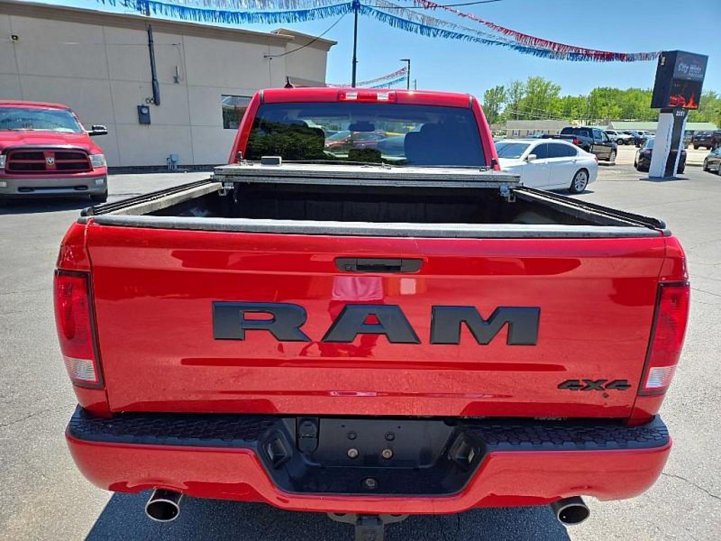 2019 RED /BLACK RAM 1500 Tradesman Crew Cab SWB 4WD (1C6RR7KT1KS) with an 5.7L V8 OHV 16V engine, 8A transmission, located at 3304 Woodville Road, Northwood, OH, 43619, (419) 210-8019, 41.612694, -83.480743 - Photo#6