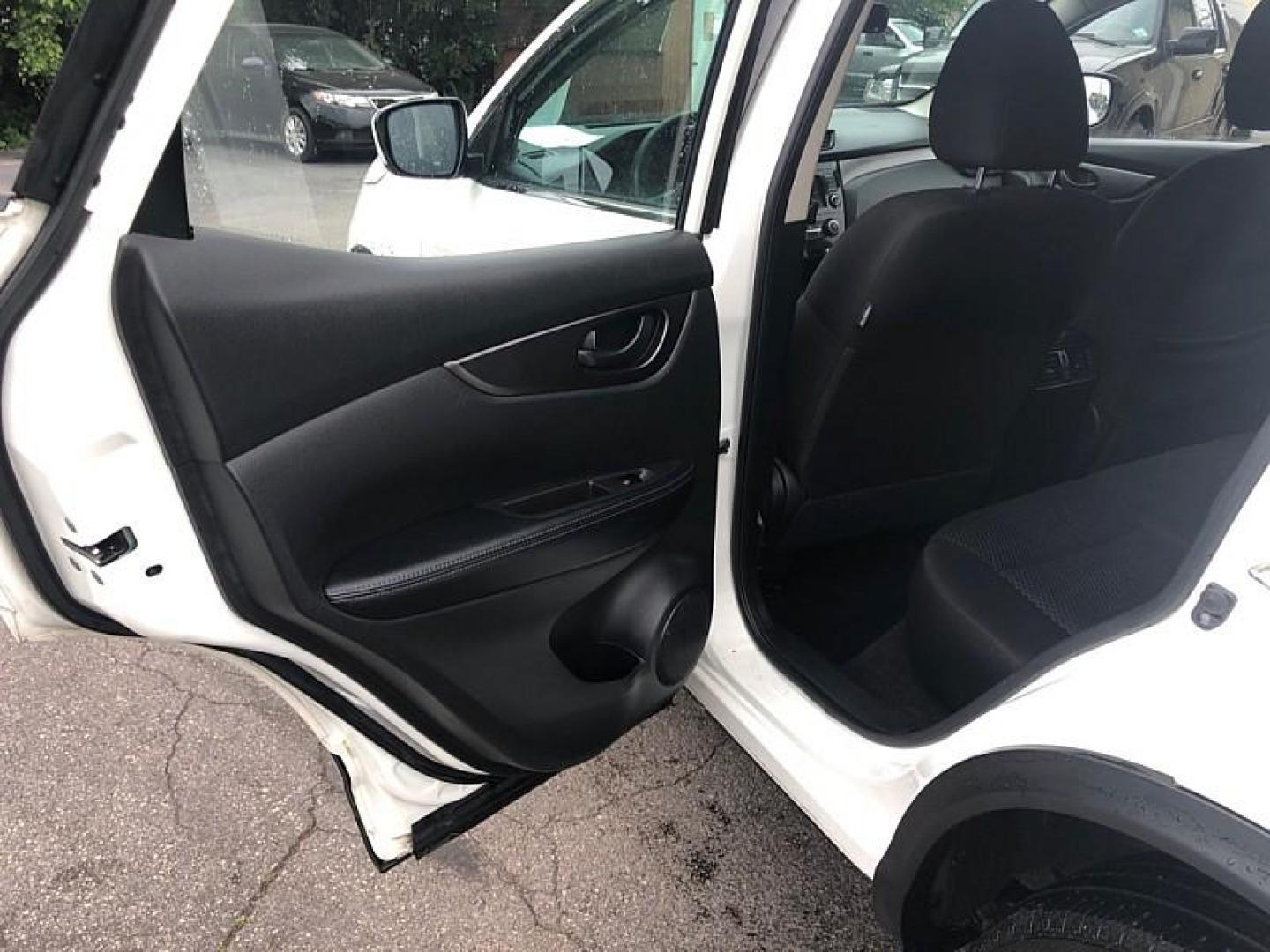 2019 WHITE /BLACK Nissan Rogue Sport SL (JN1BJ1CP5KW) with an 2.0L L4 DOHC 16V engine, CVT transmission, located at 3304 Woodville Road, Northwood, OH, 43619, (419) 210-8019, 41.612694, -83.480743 - Photo#10