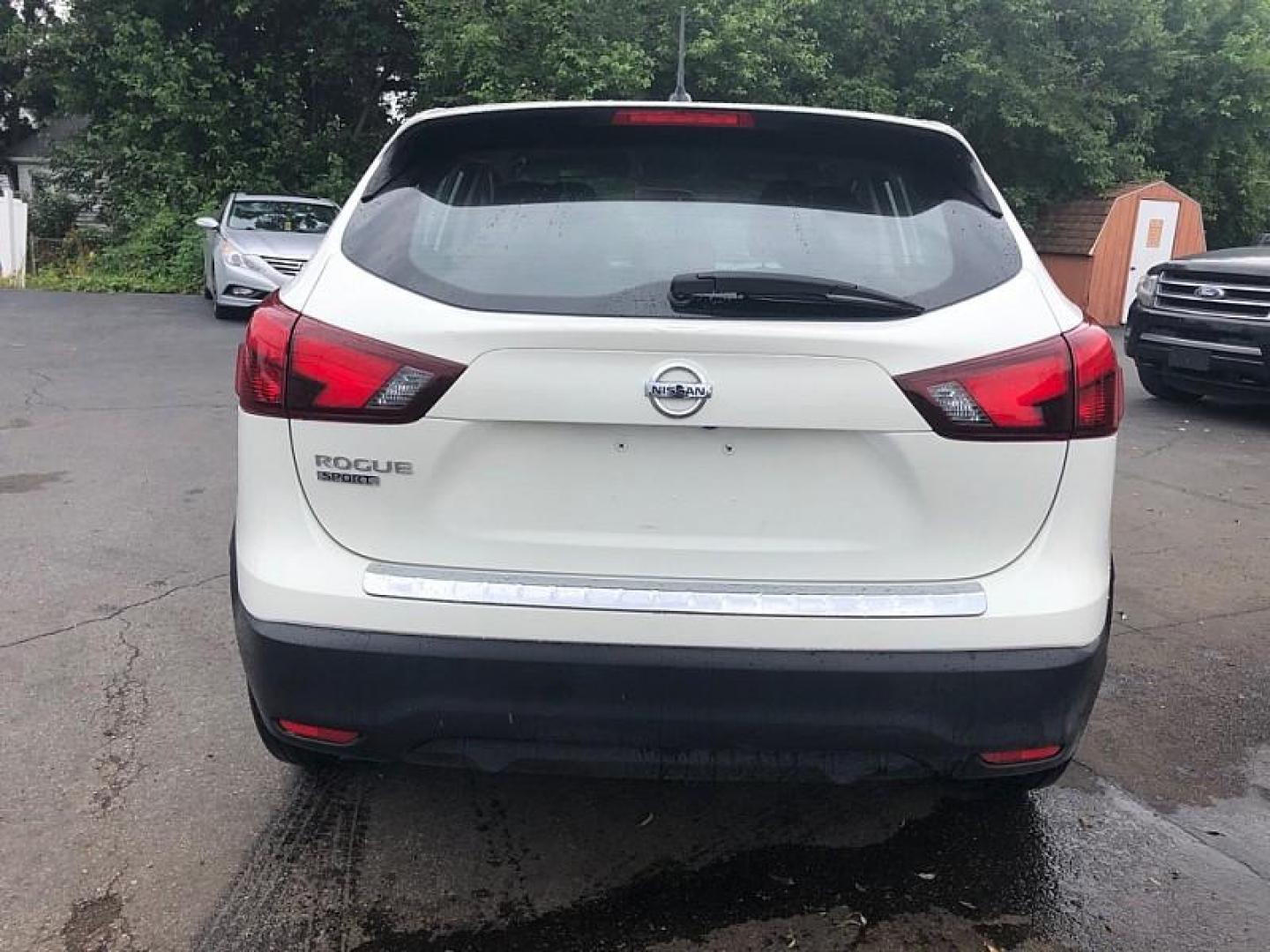 2019 WHITE /BLACK Nissan Rogue Sport SL (JN1BJ1CP5KW) with an 2.0L L4 DOHC 16V engine, CVT transmission, located at 3304 Woodville Road, Northwood, OH, 43619, (419) 210-8019, 41.612694, -83.480743 - Photo#3