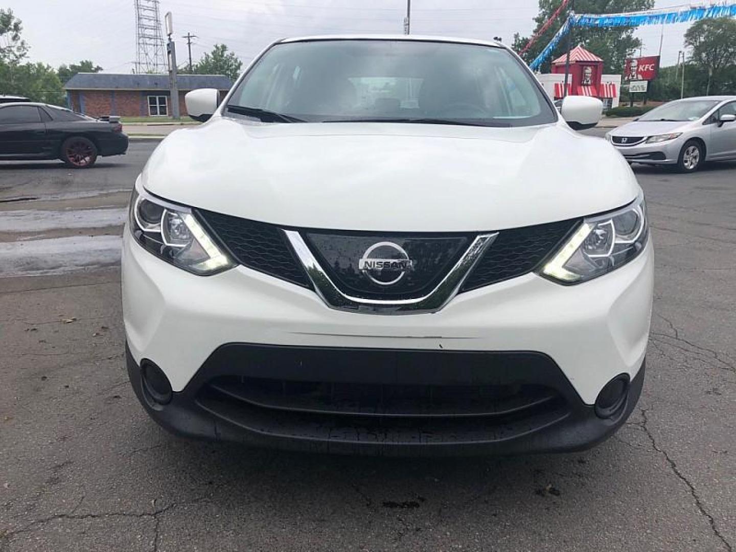 2019 WHITE /BLACK Nissan Rogue Sport SL (JN1BJ1CP5KW) with an 2.0L L4 DOHC 16V engine, CVT transmission, located at 3304 Woodville Road, Northwood, OH, 43619, (419) 210-8019, 41.612694, -83.480743 - Photo#7