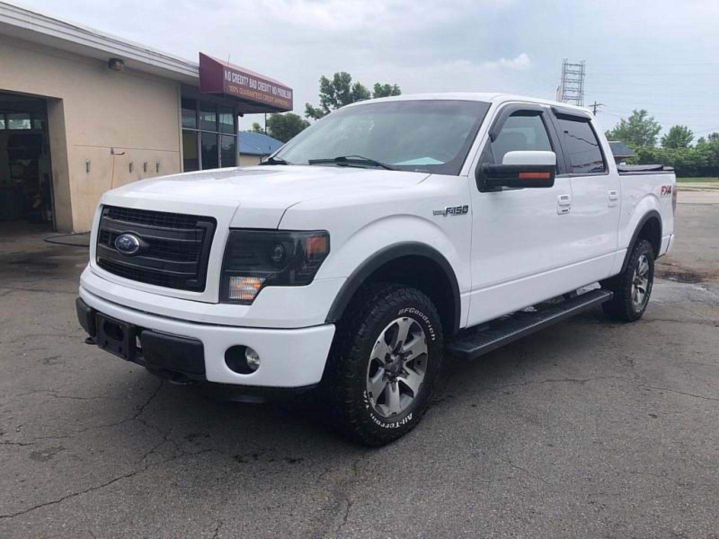 2014 WHITE /BLACK Ford F-150 XL SuperCrew 5.5-ft. Bed 4WD (1FTFW1EF0EF) with an 5.0L V8 engine, 6-Speed Automatic transmission, located at 3304 Woodville Road, Northwood, OH, 43619, (419) 210-8019, 41.612694, -83.480743 - Photo#0