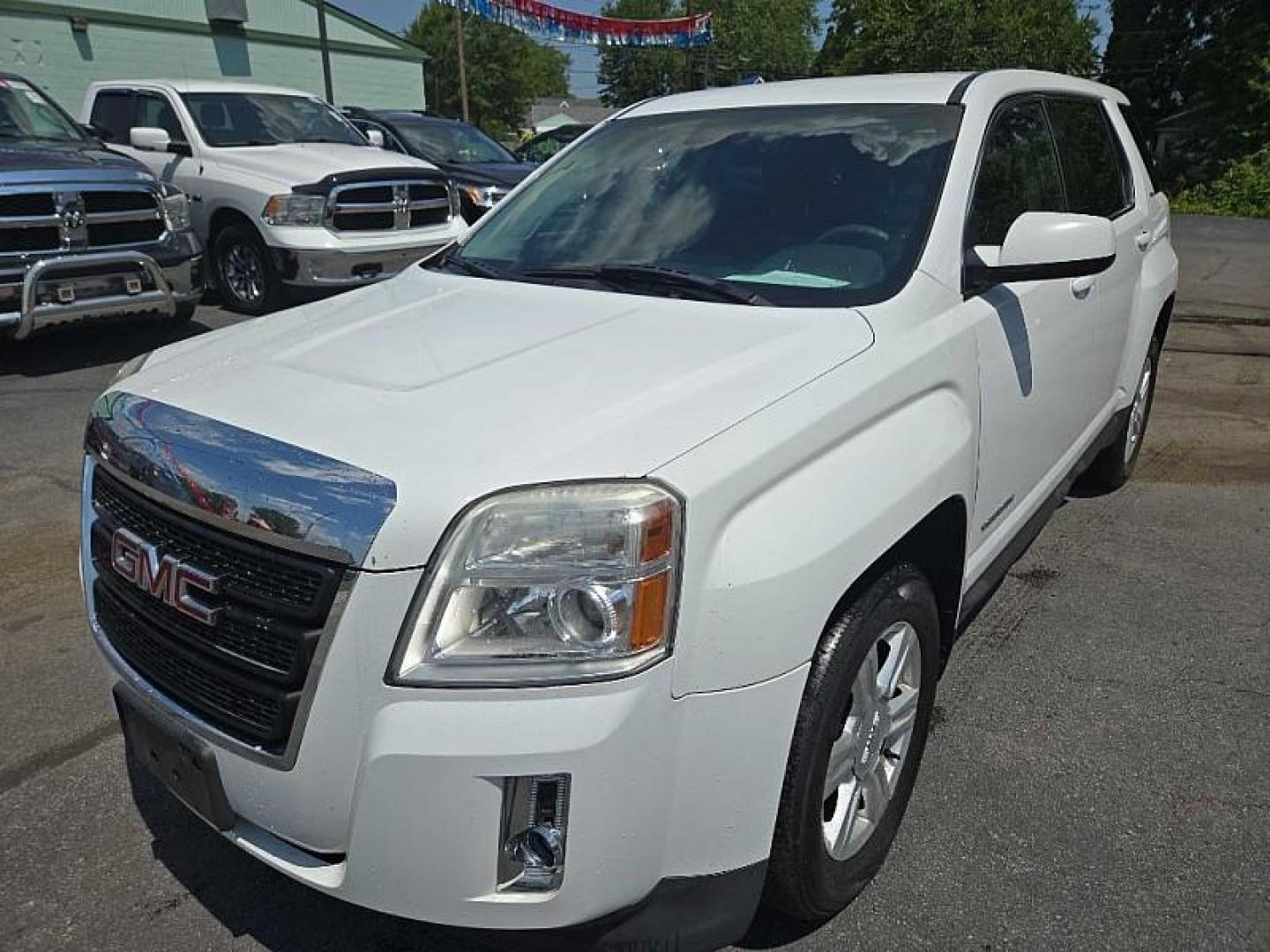 2014 WHITE /BLACK GMC Terrain SLE1 AWD (2GKFLVEK8E6) with an 2.4L L4 DOHC 16V FFV engine, 6-Speed Automatic transmission, located at 3304 Woodville Road, Northwood, OH, 43619, (419) 210-8019, 41.612694, -83.480743 - We are #1 Auto Loan Dealer for Good Bad or No Credit we have hundreds of vehicles to choose from, stop on in or just fill out our online application to get approved for auto financing and see your credit score for free by visiting our website today. We have Low Payment Options and Terms Available - Photo#0