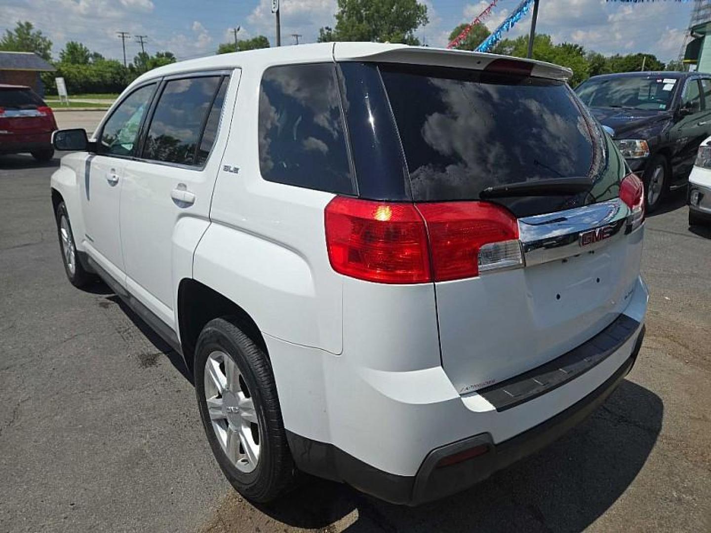 2014 WHITE /BLACK GMC Terrain SLE1 AWD (2GKFLVEK8E6) with an 2.4L L4 DOHC 16V FFV engine, 6-Speed Automatic transmission, located at 3304 Woodville Road, Northwood, OH, 43619, (419) 210-8019, 41.612694, -83.480743 - We are #1 Auto Loan Dealer for Good Bad or No Credit we have hundreds of vehicles to choose from, stop on in or just fill out our online application to get approved for auto financing and see your credit score for free by visiting our website today. We have Low Payment Options and Terms Available - Photo#2