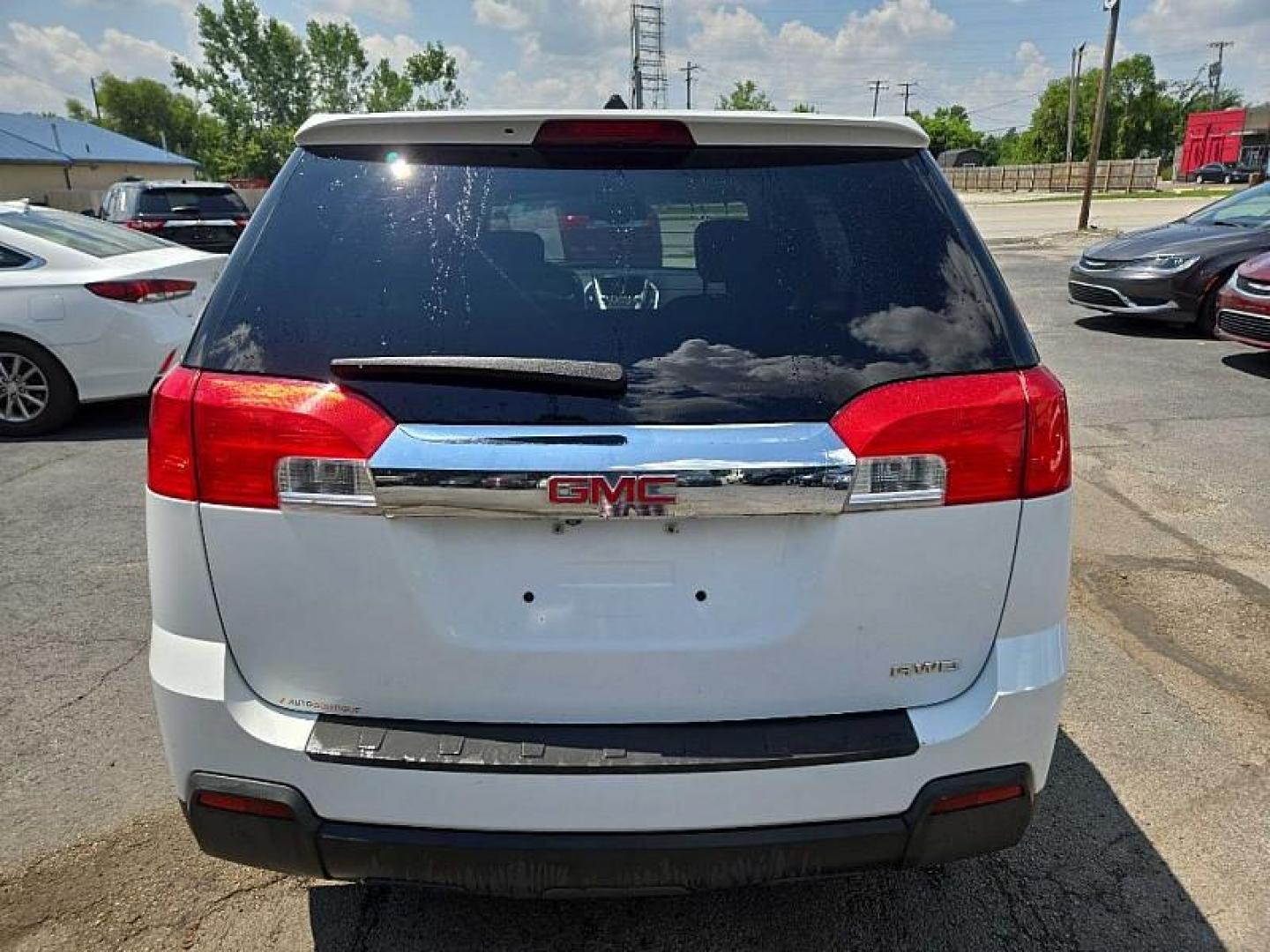 2014 WHITE /BLACK GMC Terrain SLE1 AWD (2GKFLVEK8E6) with an 2.4L L4 DOHC 16V FFV engine, 6-Speed Automatic transmission, located at 3304 Woodville Road, Northwood, OH, 43619, (419) 210-8019, 41.612694, -83.480743 - We are #1 Auto Loan Dealer for Good Bad or No Credit we have hundreds of vehicles to choose from, stop on in or just fill out our online application to get approved for auto financing and see your credit score for free by visiting our website today. We have Low Payment Options and Terms Available - Photo#3