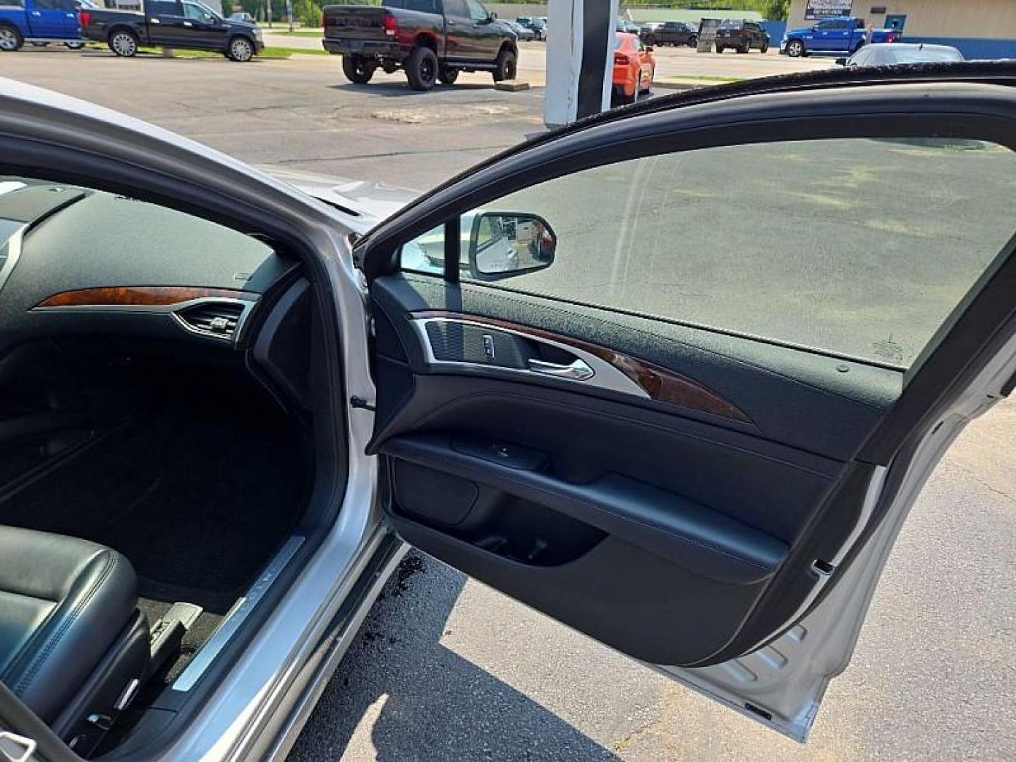 2019 SILVER /BLACK Lincoln MKZ Hybrid Reserve I (3LN6L5LU4KR) with an 2.0L L4 DOHC 16V HYBRID engine, CVT transmission, located at 3304 Woodville Road, Northwood, OH, 43619, (419) 210-8019, 41.612694, -83.480743 - We are #1 Auto Loan Dealer for Good Bad or No Credit we have hundreds of vehicles to choose from, stop on in or just fill out our online application to get approved for auto financing and see your credit score for free by visiting our website today. We have Low Payment Options and Terms Available - Photo#15