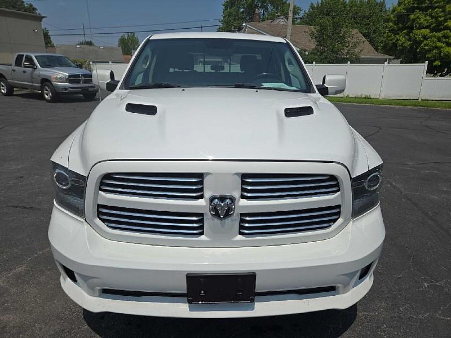 2016 WHITE /BLACK RAM 1500 Sport Crew Cab SWB 4WD (1C6RR7MT5GS) with an 5.7L V8 OHV 16V engine, 6A transmission, located at 3304 Woodville Road, Northwood, OH, 43619, (419) 210-8019, 41.612694, -83.480743 - We are #1 Auto Loan Dealer for Good Bad or No Credit we have hundreds of vehicles to choose from, stop on in or just fill out our online application to get approved for auto financing and see your credit score for free by visiting our website today. We have Low Payment Options and Terms Available - Photo#7