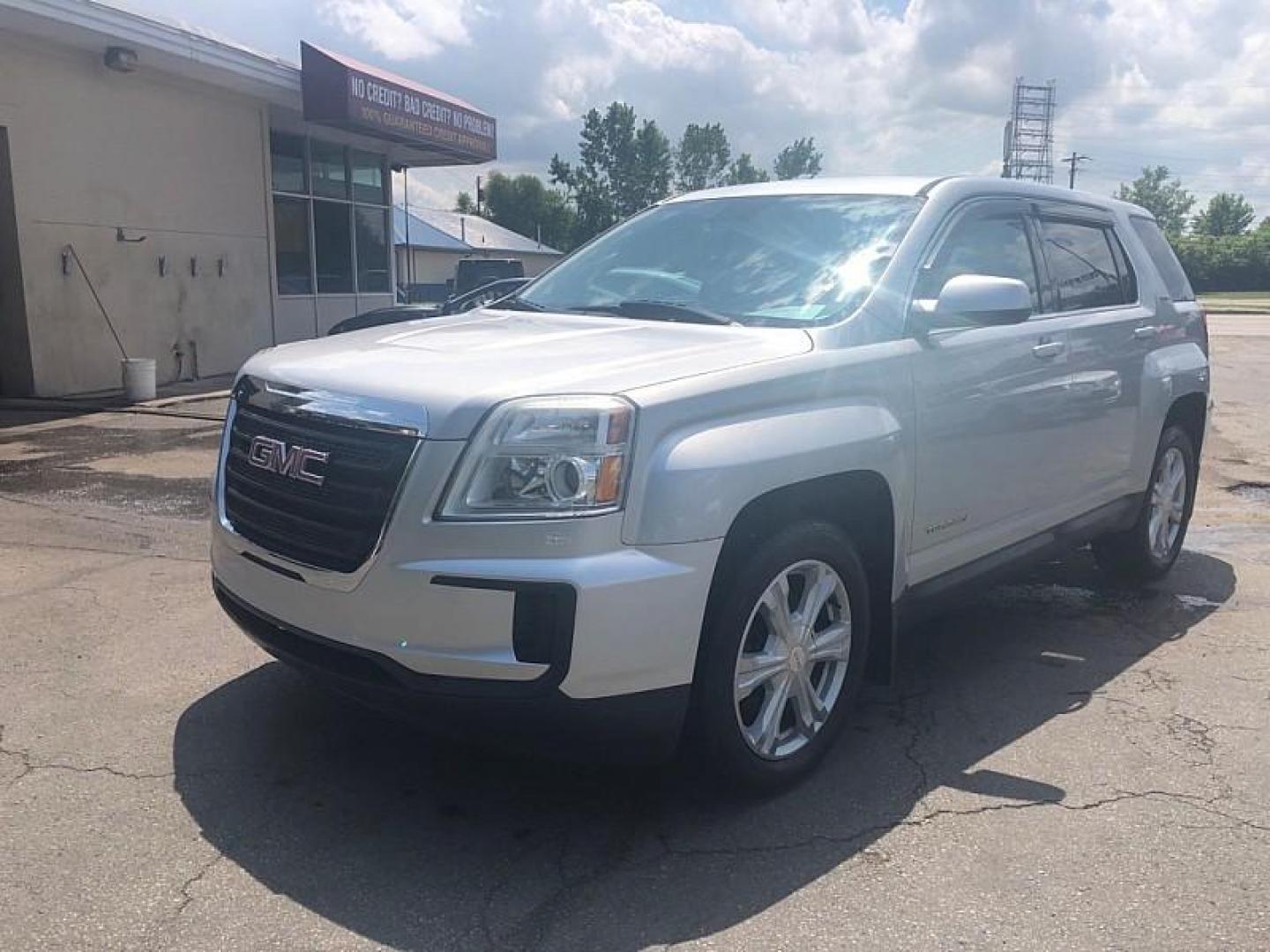 2017 SILVER GMC Terrain SLE1 FWD (2GKALMEK0H6) with an 2.4L L4 DOHC 16V engine, 6A transmission, located at 3304 Woodville Road, Northwood, OH, 43619, (419) 210-8019, 41.612694, -83.480743 - Photo#0