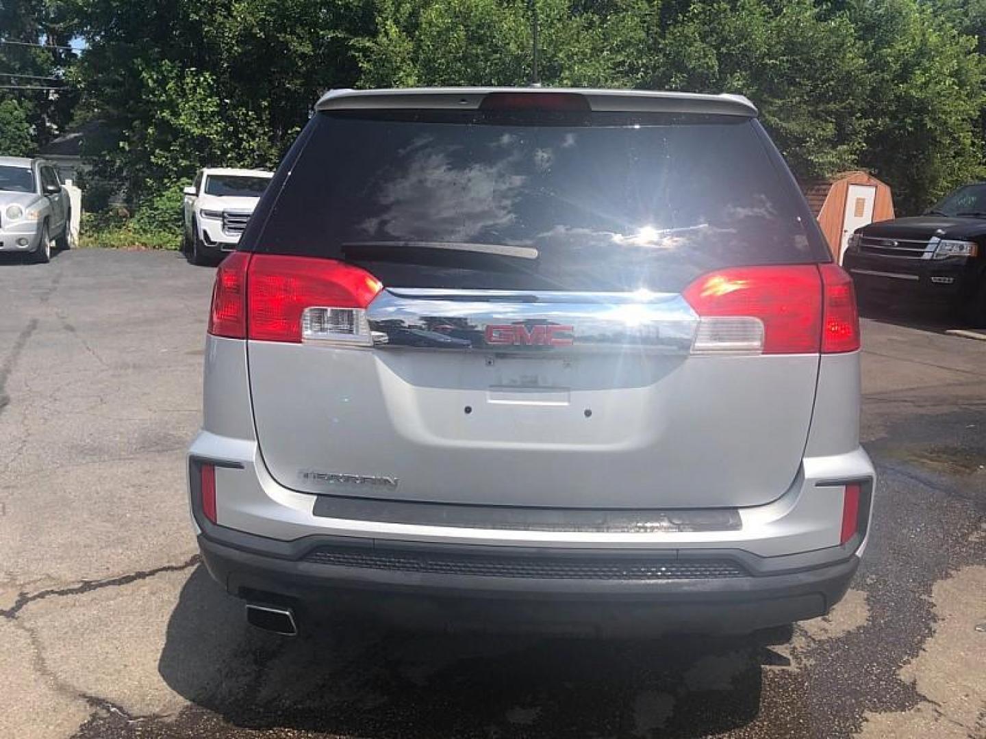 2017 SILVER GMC Terrain SLE1 FWD (2GKALMEK0H6) with an 2.4L L4 DOHC 16V engine, 6A transmission, located at 3304 Woodville Road, Northwood, OH, 43619, (419) 210-8019, 41.612694, -83.480743 - Photo#3