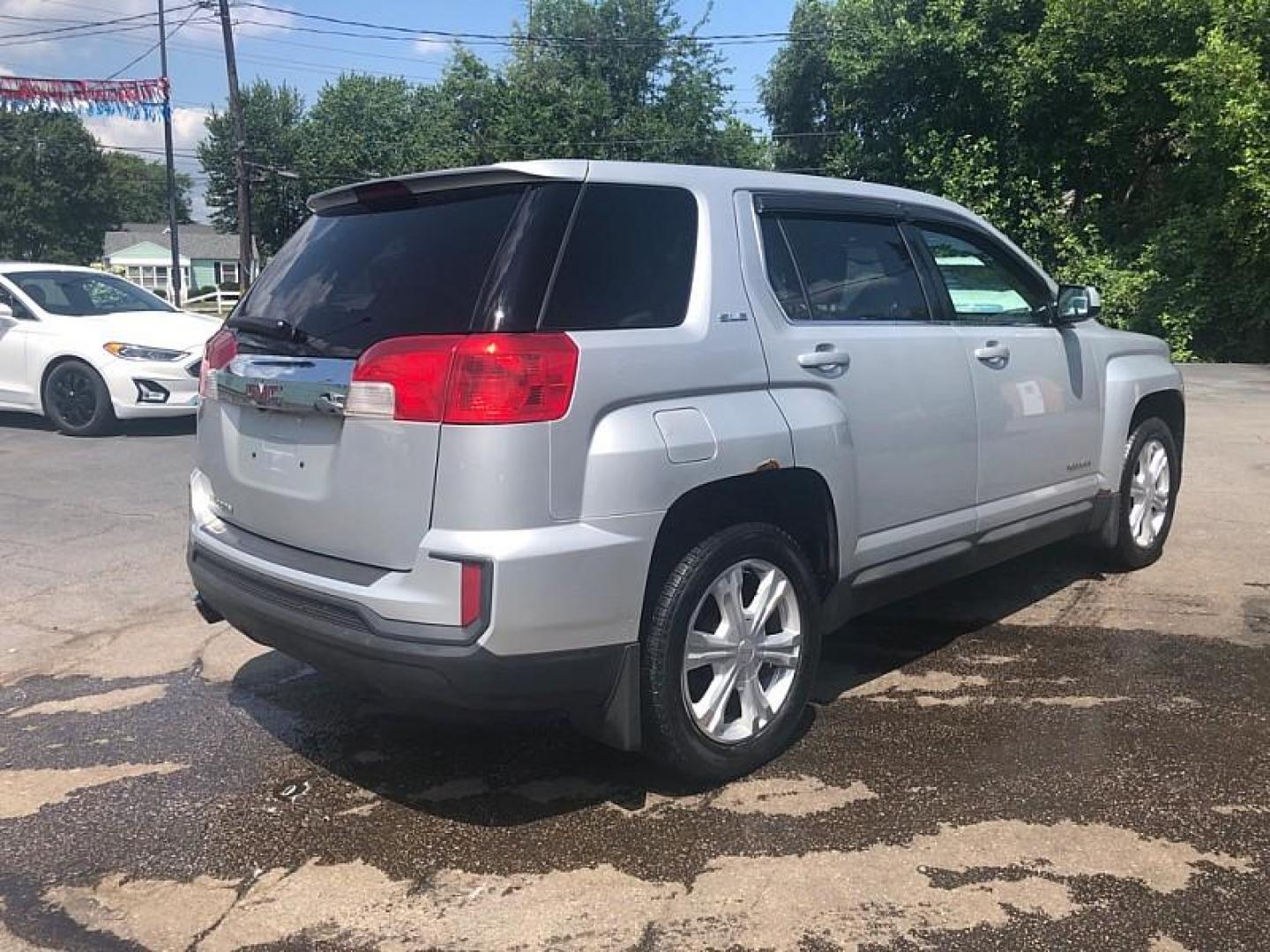 2017 SILVER GMC Terrain SLE1 FWD (2GKALMEK0H6) with an 2.4L L4 DOHC 16V engine, 6A transmission, located at 3304 Woodville Road, Northwood, OH, 43619, (419) 210-8019, 41.612694, -83.480743 - Photo#4