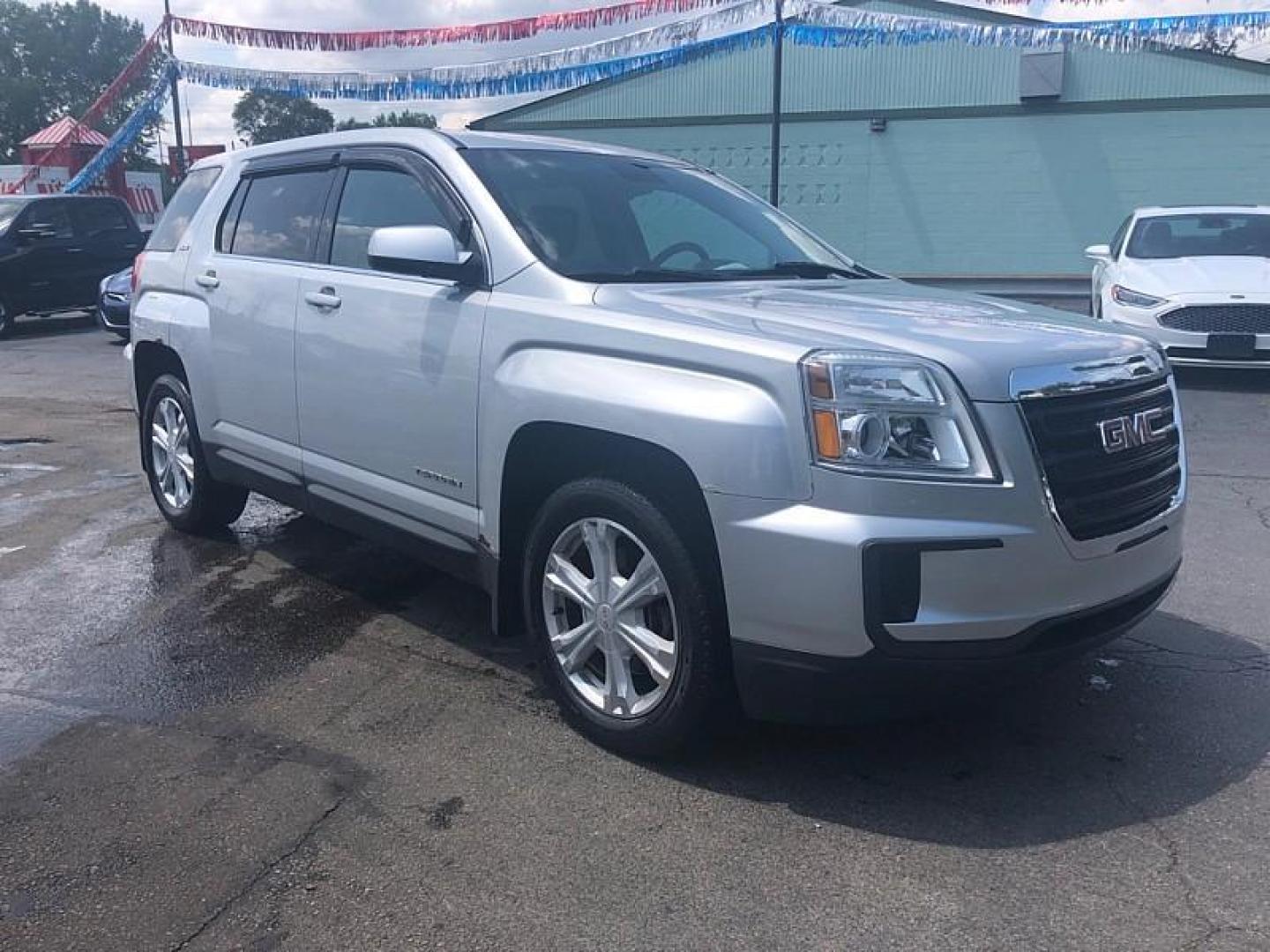 2017 SILVER GMC Terrain SLE1 FWD (2GKALMEK0H6) with an 2.4L L4 DOHC 16V engine, 6A transmission, located at 3304 Woodville Road, Northwood, OH, 43619, (419) 210-8019, 41.612694, -83.480743 - Photo#6