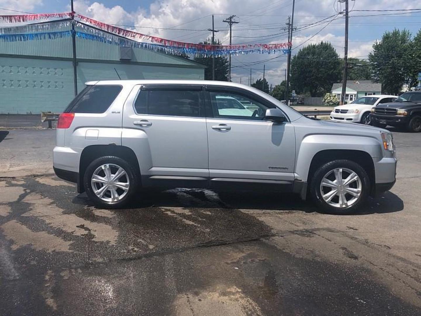 2017 SILVER /BLACK GMC Terrain SLE1 FWD (2GKALMEK0H6) with an 2.4L L4 DOHC 16V engine, 6A transmission, located at 3304 Woodville Road, Northwood, OH, 43619, (419) 210-8019, 41.612694, -83.480743 - We are #1 Auto Loan Dealer for Good Bad or No Credit we have hundreds of vehicles to choose from, stop on in or just fill out our online application to get approved for auto financing and see your credit score for free by visiting our website today. We have Low Payment Options and Terms Available - Photo#5