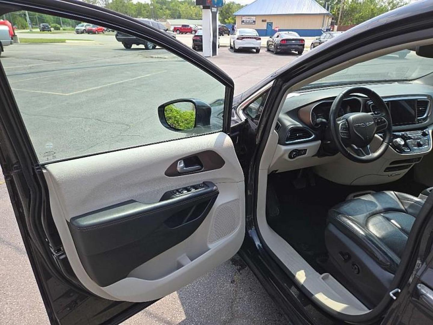 2017 BLACK /BLACK Chrysler Pacifica Touring-L Plus (2C4RC1EG2HR) with an 3.6L V6 DOHC 24V engine, 9A transmission, located at 3304 Woodville Road, Northwood, OH, 43619, (419) 210-8019, 41.612694, -83.480743 - Photo#8