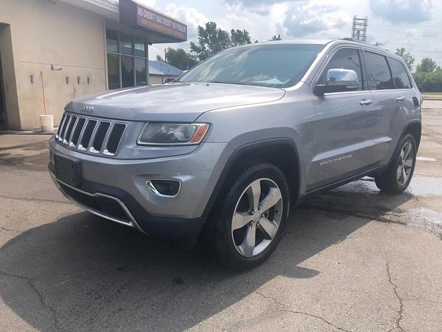 2014 SILVER /BLACK Jeep Grand Cherokee Limited 4WD (1C4RJFBG6EC) with an 3.6L V6 DOHC 24V engine, 5-Speed Automatic transmission, located at 3304 Woodville Road, Northwood, OH, 43619, (419) 210-8019, 41.612694, -83.480743 - We are #1 Auto Loan Dealer for Good Bad or No Credit we have hundreds of vehicles to choose from, stop on in or just fill out our online application to get approved for auto financing and see your credit score for free by visiting our website today. We have Low Payment Options and Terms Available - Photo#0