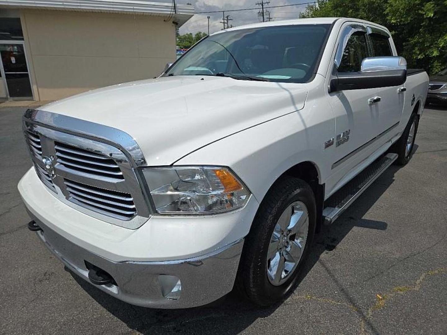 2014 WHITE /GRAY RAM 1500 SLT Crew Cab LWB 4WD (1C6RR7TT9ES) with an 5.7L V8 OHV 16V engine, 6-Speed Automatic transmission, located at 3304 Woodville Road, Northwood, OH, 43619, (419) 210-8019, 41.612694, -83.480743 - We are #1 Auto Loan Dealer for Good Bad or No Credit we have hundreds of vehicles to choose from, stop on in or just fill out our online application to get approved for auto financing and see your credit score for free by visiting our website today. We have Low Payment Options and Terms Available - Photo#0