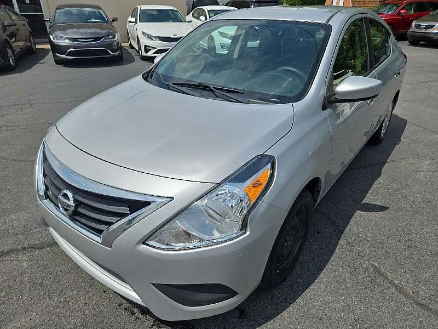 2019 SILVER /BLACK Nissan Versa 1.6 SV Sedan (3N1CN7AP7KL) with an 1.6L L4 DOHC 16V engine, CVT transmission, located at 3304 Woodville Road, Northwood, OH, 43619, (419) 210-8019, 41.612694, -83.480743 - Photo#0