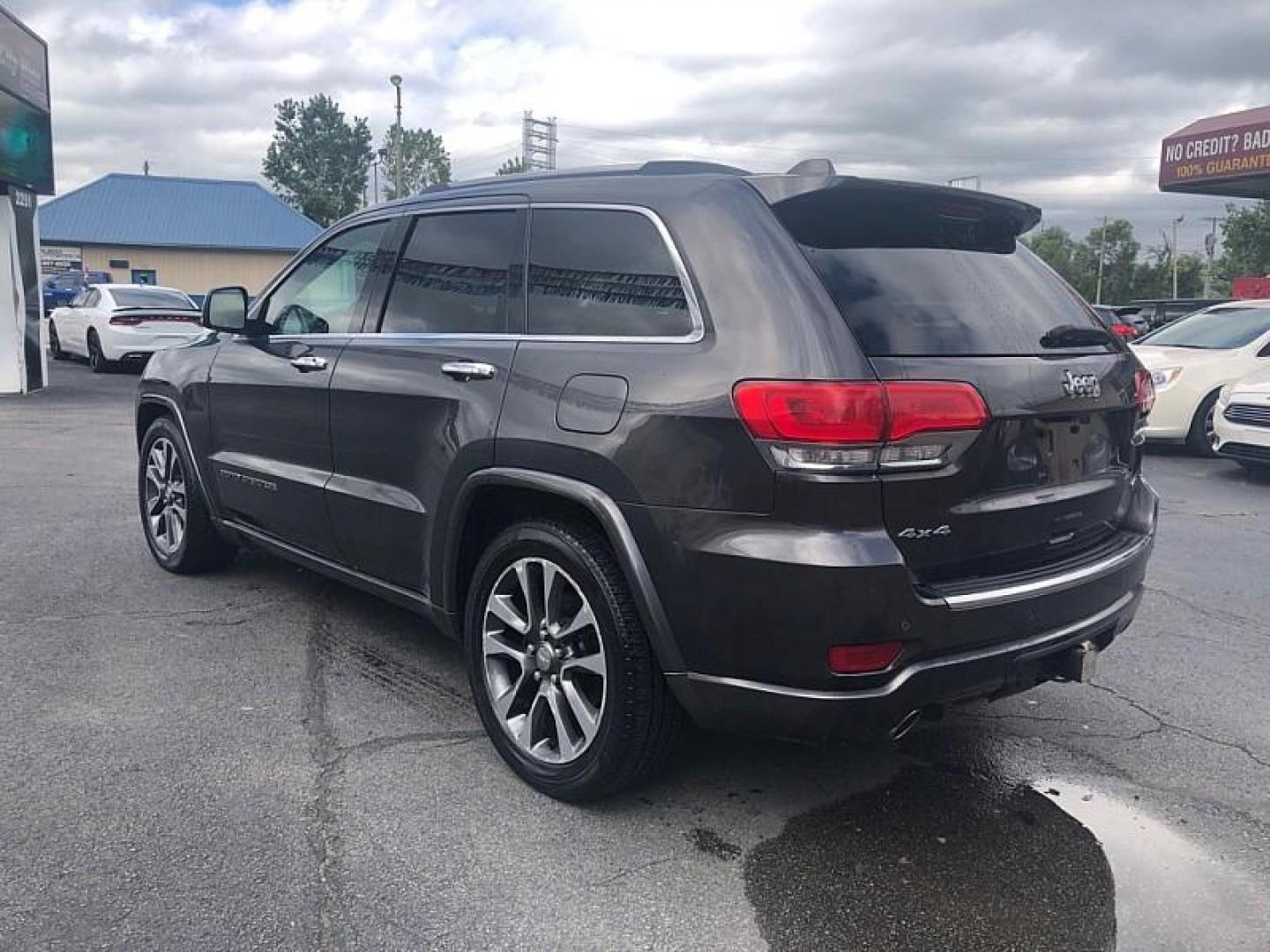 2018 GRAY /BLACK Jeep Grand Cherokee Overland 4WD (1C4RJFCG2JC) with an 3.6L V6 DOHC 24V engine, 8A transmission, located at 3304 Woodville Road, Northwood, OH, 43619, (419) 210-8019, 41.612694, -83.480743 - We are #1 Auto Loan Dealer for Good Bad or No Credit we have hundreds of vehicles to choose from, stop on in or just fill out our online application to get approved for auto financing and see your credit score for free by visiting our website today. We have Low Payment Options and Terms Available - Photo#2