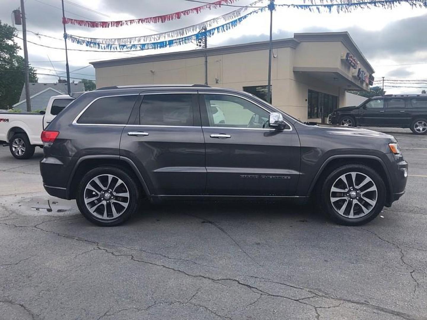 2018 GRAY /BLACK Jeep Grand Cherokee Overland 4WD (1C4RJFCG2JC) with an 3.6L V6 DOHC 24V engine, 8A transmission, located at 3304 Woodville Road, Northwood, OH, 43619, (419) 210-8019, 41.612694, -83.480743 - We are #1 Auto Loan Dealer for Good Bad or No Credit we have hundreds of vehicles to choose from, stop on in or just fill out our online application to get approved for auto financing and see your credit score for free by visiting our website today. We have Low Payment Options and Terms Available - Photo#5