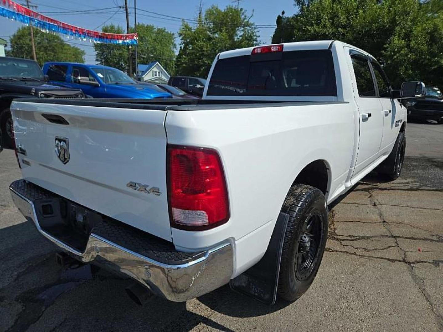 2016 WHITE /GREY RAM 1500 SLT Crew Cab LWB 4WD (1C6RR7TTXGS) with an 5.7L V8 OHV 16V engine, 6A transmission, located at 3304 Woodville Road, Northwood, OH, 43619, (419) 210-8019, 41.612694, -83.480743 - Photo#4