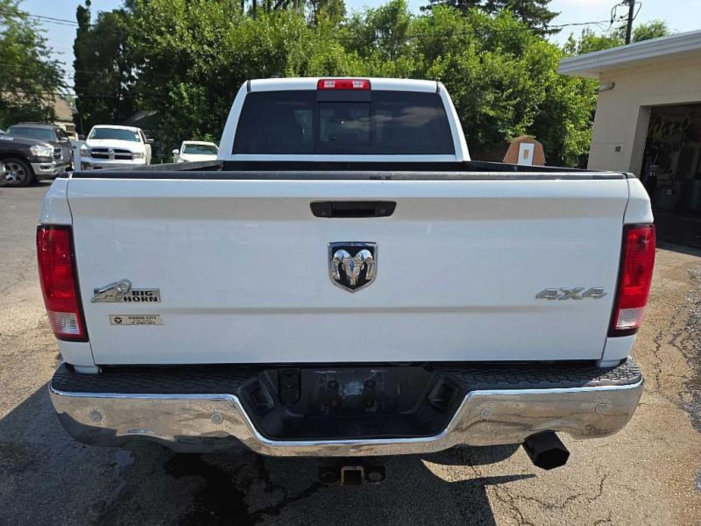 2016 WHITE /GREY RAM 1500 SLT Crew Cab LWB 4WD (1C6RR7TTXGS) with an 5.7L V8 OHV 16V engine, 6A transmission, located at 3304 Woodville Road, Northwood, OH, 43619, (419) 210-8019, 41.612694, -83.480743 - Photo#3