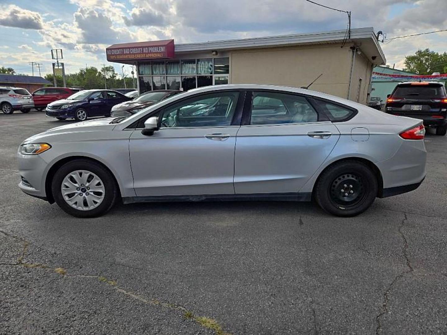 2013 SILVER /TAN Ford Fusion S (3FA6P0G75DR) with an 2.5L L4 DOHC 16V engine, Automatic 6-Spd transmission, located at 3304 Woodville Road, Northwood, OH, 43619, (419) 210-8019, 41.612694, -83.480743 - We are #1 Auto Loan Dealer for Good Bad or No Credit we have hundreds of vehicles to choose from, stop on in or just fill out our online application to get approved for auto financing and see your credit score for free by visiting our website today. We have Low Payment Options and Terms Available - Photo#1