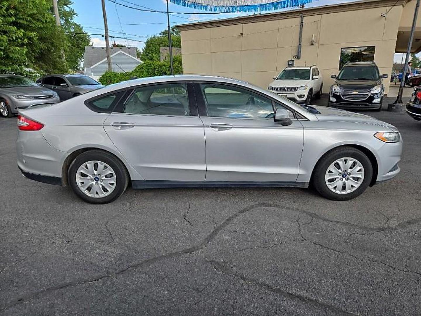 2013 SILVER /TAN Ford Fusion S (3FA6P0G75DR) with an 2.5L L4 DOHC 16V engine, Automatic 6-Spd transmission, located at 3304 Woodville Road, Northwood, OH, 43619, (419) 210-8019, 41.612694, -83.480743 - We are #1 Auto Loan Dealer for Good Bad or No Credit we have hundreds of vehicles to choose from, stop on in or just fill out our online application to get approved for auto financing and see your credit score for free by visiting our website today. We have Low Payment Options and Terms Available - Photo#5