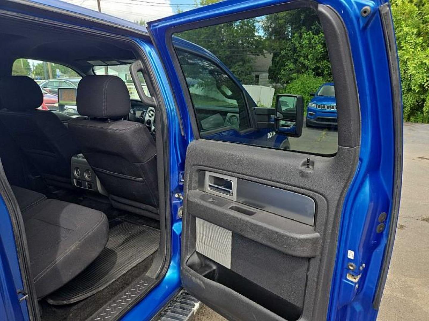 2013 BLUE /BLACK Ford F-150 XLT SuperCrew 6.5-ft. Bed 4WD (1FTFW1EF1DK) with an 5.0L V8 engine, 6-Speed Automatic transmission, located at 3304 Woodville Road, Northwood, OH, 43619, (419) 210-8019, 41.612694, -83.480743 - We are #1 Auto Loan Dealer for Good Bad or No Credit we have hundreds of vehicles to choose from, stop on in or just fill out our online application to get approved for auto financing and see your credit score for free by visiting our website today. We have Low Payment Options and Terms Available - Photo#12