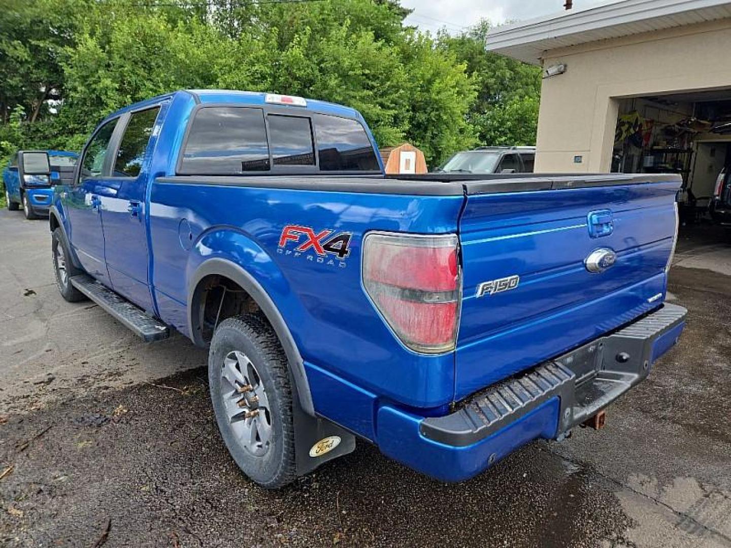 2013 BLUE /BLACK Ford F-150 XLT SuperCrew 6.5-ft. Bed 4WD (1FTFW1EF1DK) with an 5.0L V8 engine, 6-Speed Automatic transmission, located at 3304 Woodville Road, Northwood, OH, 43619, (419) 210-8019, 41.612694, -83.480743 - We are #1 Auto Loan Dealer for Good Bad or No Credit we have hundreds of vehicles to choose from, stop on in or just fill out our online application to get approved for auto financing and see your credit score for free by visiting our website today. We have Low Payment Options and Terms Available - Photo#2