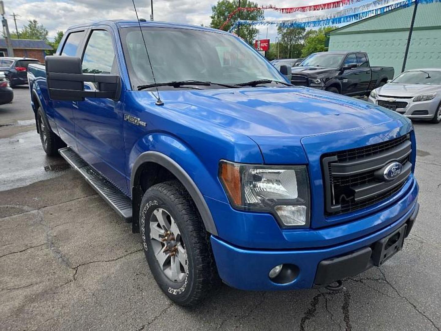 2013 BLUE /BLACK Ford F-150 XLT SuperCrew 6.5-ft. Bed 4WD (1FTFW1EF1DK) with an 5.0L V8 engine, 6-Speed Automatic transmission, located at 3304 Woodville Road, Northwood, OH, 43619, (419) 210-8019, 41.612694, -83.480743 - We are #1 Auto Loan Dealer for Good Bad or No Credit we have hundreds of vehicles to choose from, stop on in or just fill out our online application to get approved for auto financing and see your credit score for free by visiting our website today. We have Low Payment Options and Terms Available - Photo#6