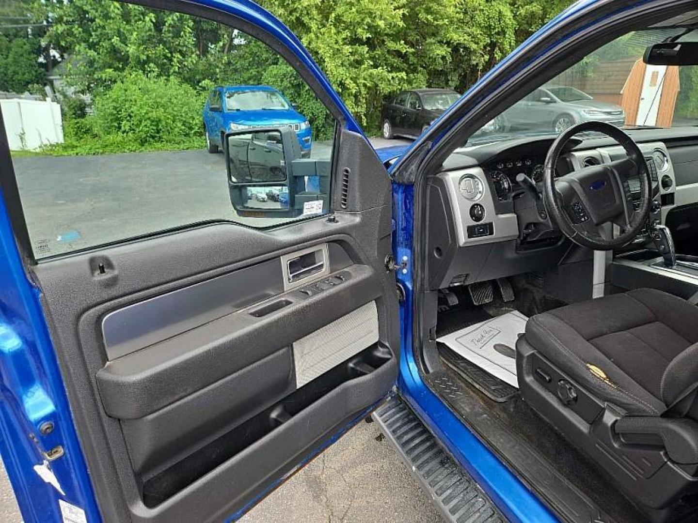 2013 BLUE /BLACK Ford F-150 XLT SuperCrew 6.5-ft. Bed 4WD (1FTFW1EF1DK) with an 5.0L V8 engine, 6-Speed Automatic transmission, located at 3304 Woodville Road, Northwood, OH, 43619, (419) 210-8019, 41.612694, -83.480743 - We are #1 Auto Loan Dealer for Good Bad or No Credit we have hundreds of vehicles to choose from, stop on in or just fill out our online application to get approved for auto financing and see your credit score for free by visiting our website today. We have Low Payment Options and Terms Available - Photo#8