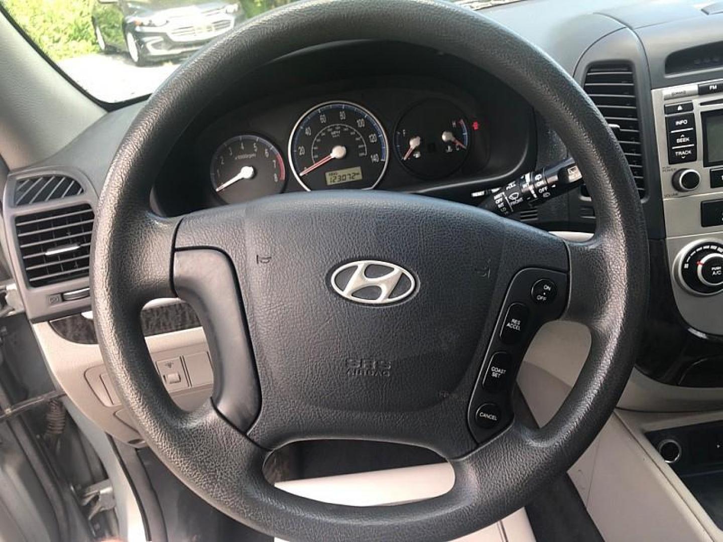 2009 SILVER /GREY Hyundai Santa Fe GLS (5NMSG13D39H) with an 2.7L V6 DOHC 24V engine, Automatic 4-Spd w/Overdrive and Shiftronic transmission, located at 3304 Woodville Road, Northwood, OH, 43619, (419) 210-8019, 41.612694, -83.480743 - Photo#18