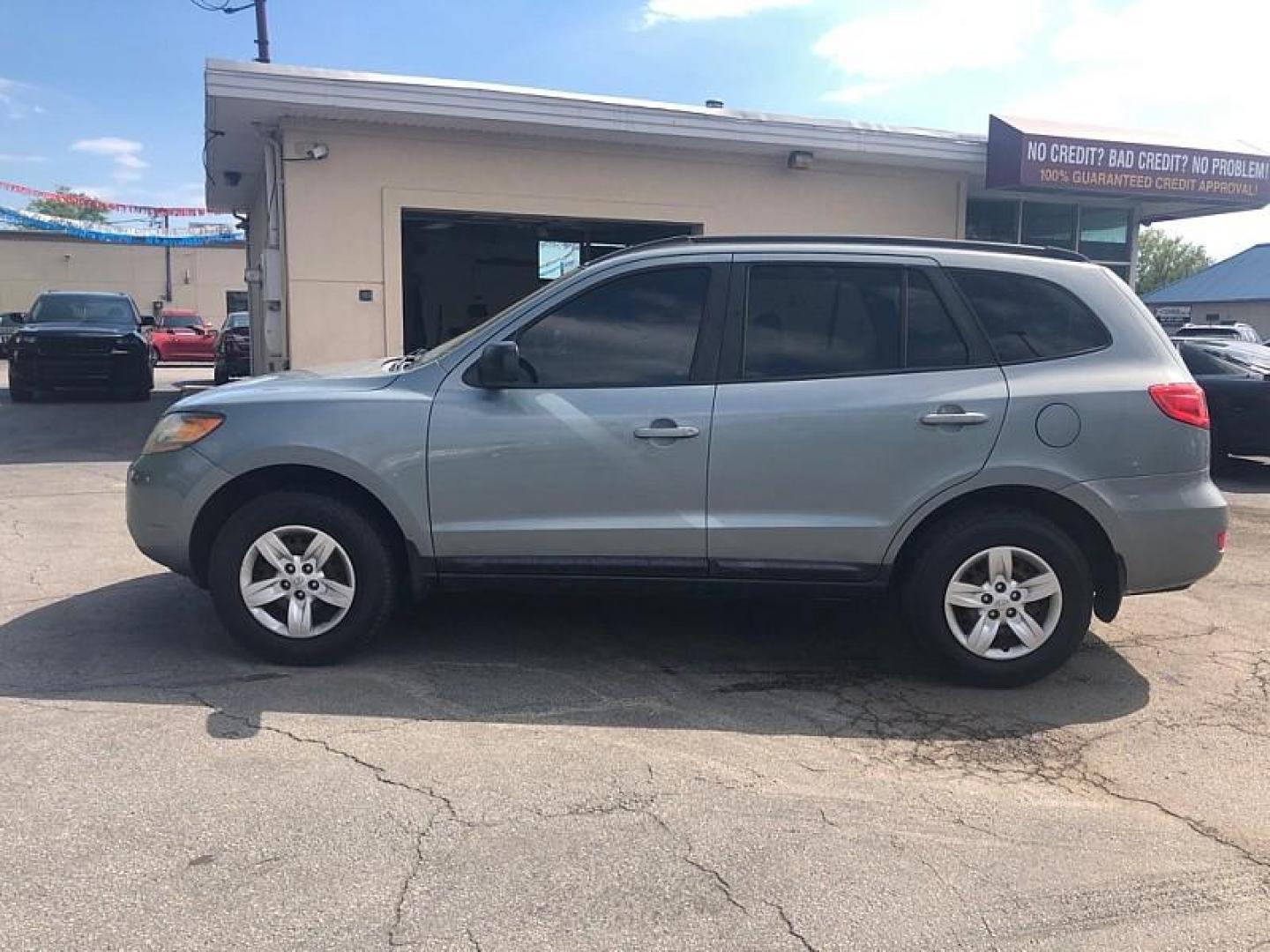 2009 SILVER /GREY Hyundai Santa Fe GLS (5NMSG13D39H) with an 2.7L V6 DOHC 24V engine, Automatic 4-Spd w/Overdrive and Shiftronic transmission, located at 3304 Woodville Road, Northwood, OH, 43619, (419) 210-8019, 41.612694, -83.480743 - Photo#1