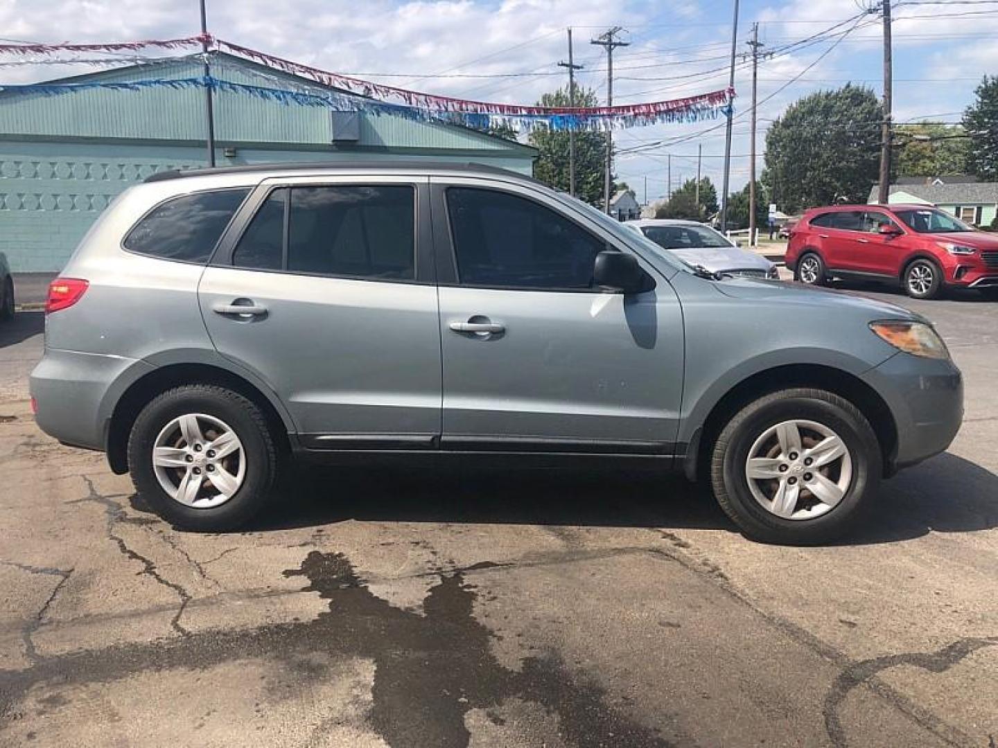 2009 SILVER /GREY Hyundai Santa Fe GLS (5NMSG13D39H) with an 2.7L V6 DOHC 24V engine, Automatic 4-Spd w/Overdrive and Shiftronic transmission, located at 3304 Woodville Road, Northwood, OH, 43619, (419) 210-8019, 41.612694, -83.480743 - We are #1 Auto Loan Dealer for Good Bad or No Credit we have hundreds of vehicles to choose from, stop on in or just fill out our online application to get approved for auto financing and see your credit score for free by visiting our website today. We have Low Payment Options and Terms Available - Photo#5