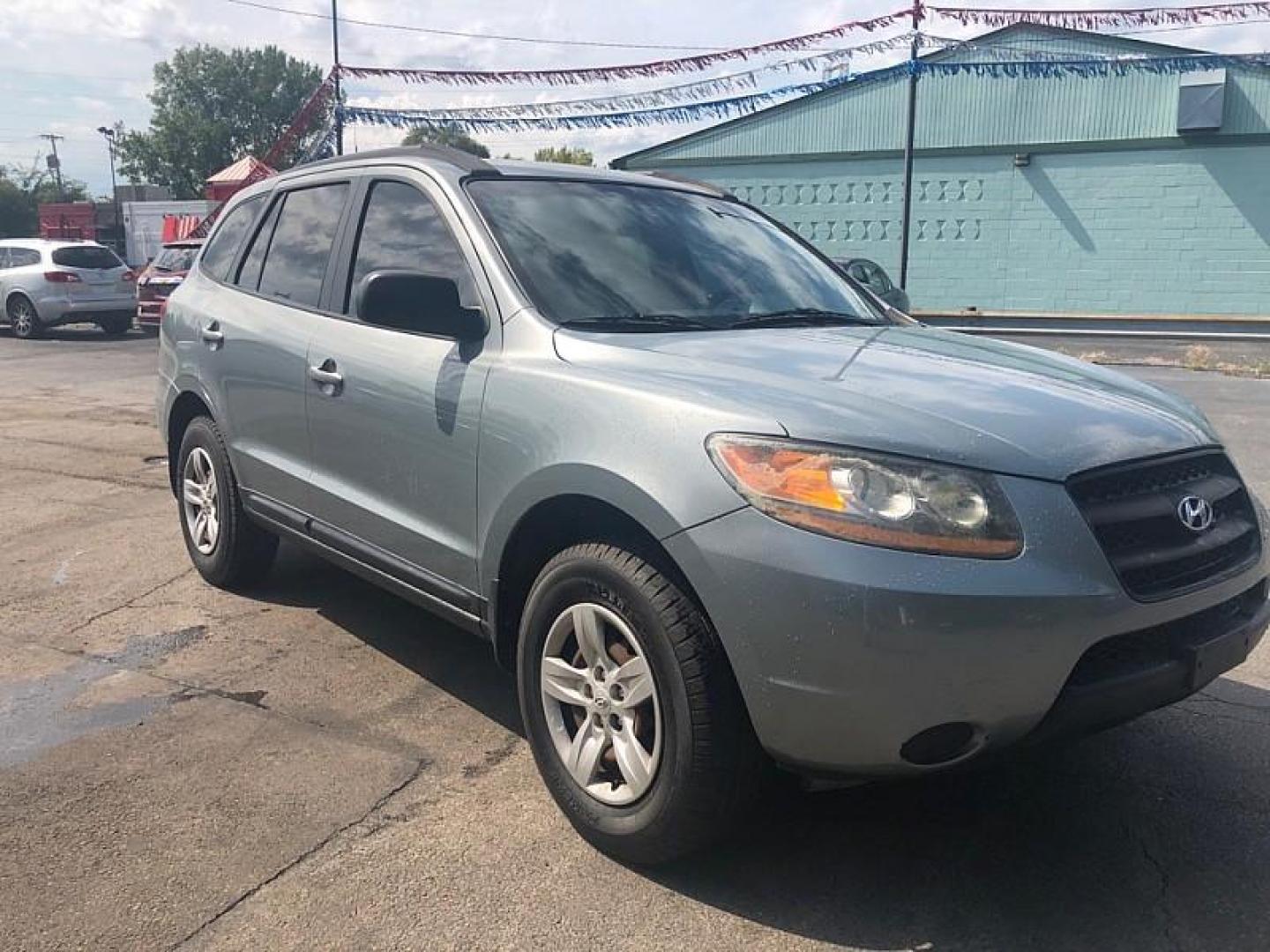 2009 SILVER /GREY Hyundai Santa Fe GLS (5NMSG13D39H) with an 2.7L V6 DOHC 24V engine, Automatic 4-Spd w/Overdrive and Shiftronic transmission, located at 3304 Woodville Road, Northwood, OH, 43619, (419) 210-8019, 41.612694, -83.480743 - Photo#6