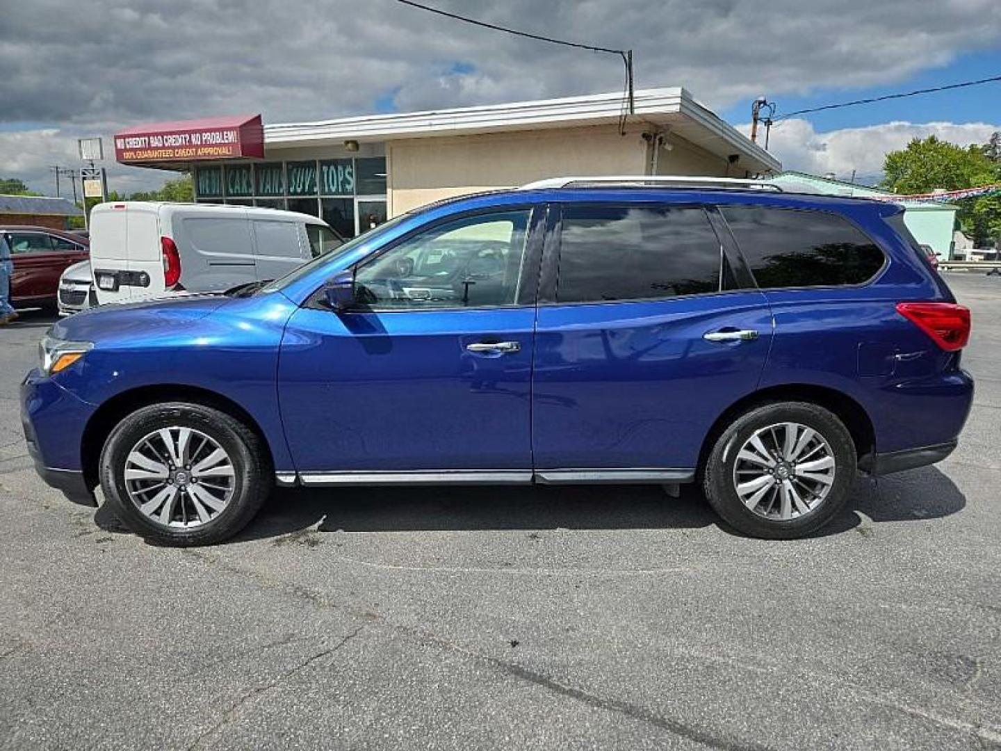 2020 BLUE /BLACK Nissan Pathfinder SL (5N1DR2CN5LC) with an 3.5L V6 DOHC 24V engine, CVT transmission, located at 3304 Woodville Road, Northwood, OH, 43619, (419) 210-8019, 41.612694, -83.480743 - We are #1 Auto Loan Dealer for Good Bad or No Credit we have hundreds of vehicles to choose from, stop on in or just fill out our online application to get approved for auto financing and see your credit score for free by visiting our website today. We have Low Payment Options and Terms Available - Photo#1