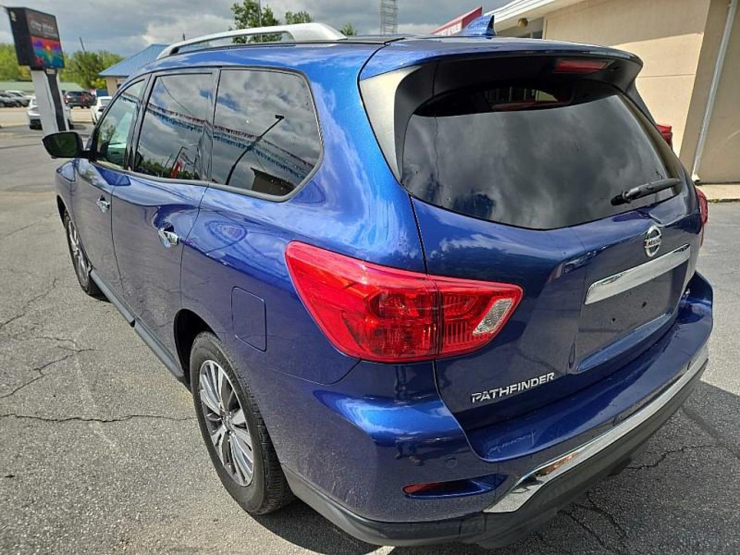 2020 BLUE /BLACK Nissan Pathfinder SL (5N1DR2CN5LC) with an 3.5L V6 DOHC 24V engine, CVT transmission, located at 3304 Woodville Road, Northwood, OH, 43619, (419) 210-8019, 41.612694, -83.480743 - We are #1 Auto Loan Dealer for Good Bad or No Credit we have hundreds of vehicles to choose from, stop on in or just fill out our online application to get approved for auto financing and see your credit score for free by visiting our website today. We have Low Payment Options and Terms Available - Photo#2