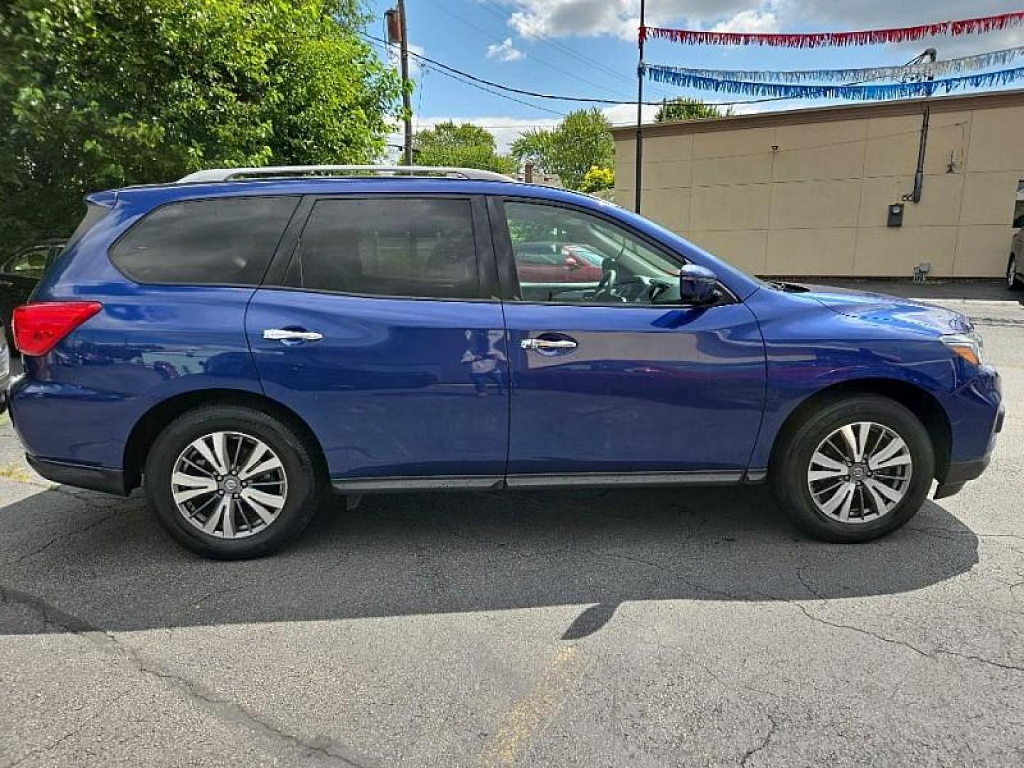 2020 BLUE /BLACK Nissan Pathfinder SL (5N1DR2CN5LC) with an 3.5L V6 DOHC 24V engine, CVT transmission, located at 3304 Woodville Road, Northwood, OH, 43619, (419) 210-8019, 41.612694, -83.480743 - We are #1 Auto Loan Dealer for Good Bad or No Credit we have hundreds of vehicles to choose from, stop on in or just fill out our online application to get approved for auto financing and see your credit score for free by visiting our website today. We have Low Payment Options and Terms Available - Photo#5