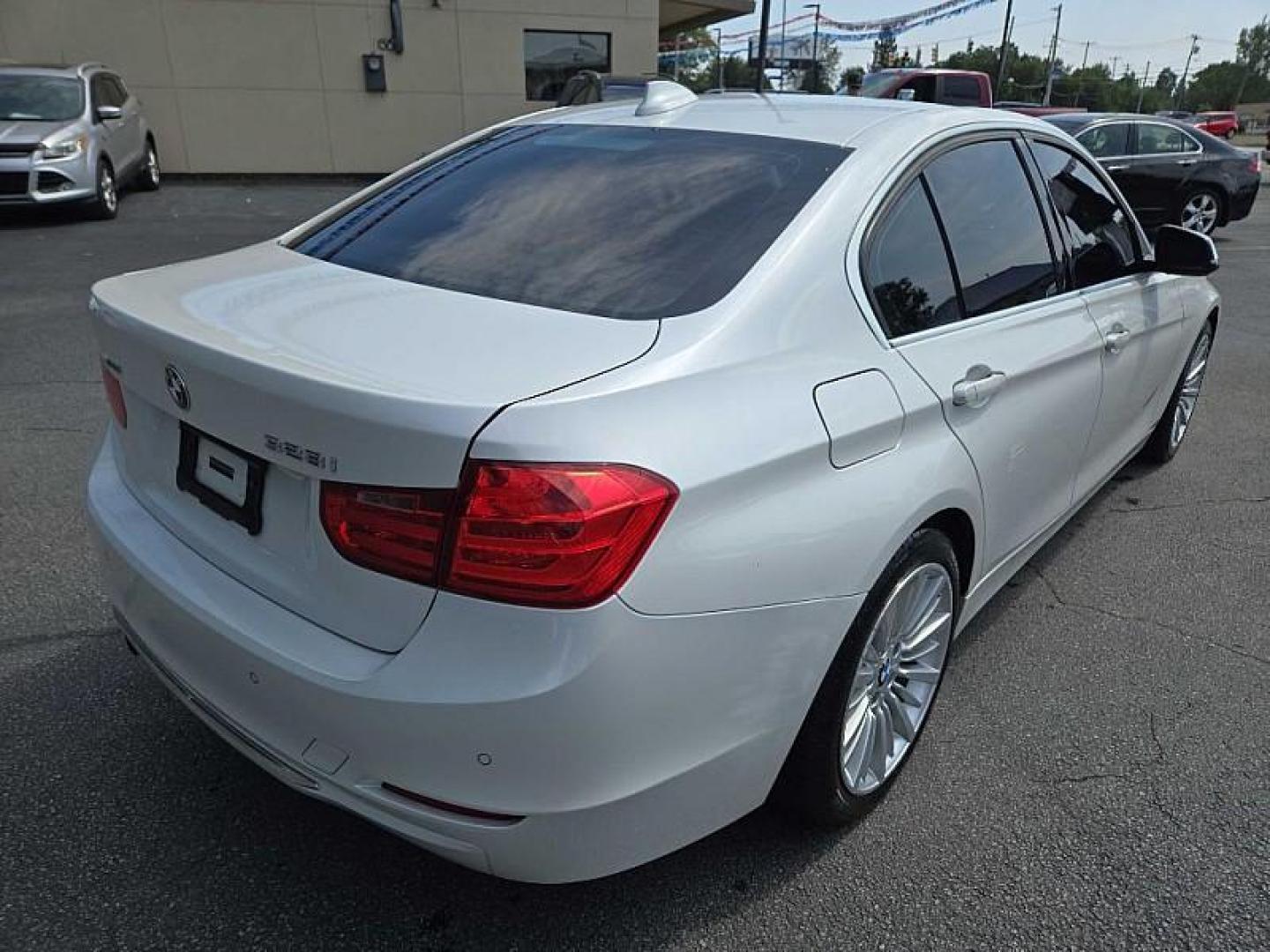 2013 WHITE /TAN BMW 3-Series 328i xDrive Sedan (WBA3B3G52DN) with an 2.0L L4 DOHC 16V engine, Auto 8-Spd Steptronic transmission, located at 3304 Woodville Road, Northwood, OH, 43619, (419) 210-8019, 41.612694, -83.480743 - We are #1 Auto Loan Dealer for Good Bad or No Credit we have hundreds of vehicles to choose from, stop on in or just fill out our online application to get approved for auto financing and see your credit score for free by visiting our website today. We have Low Payment Options and Terms Available - Photo#8