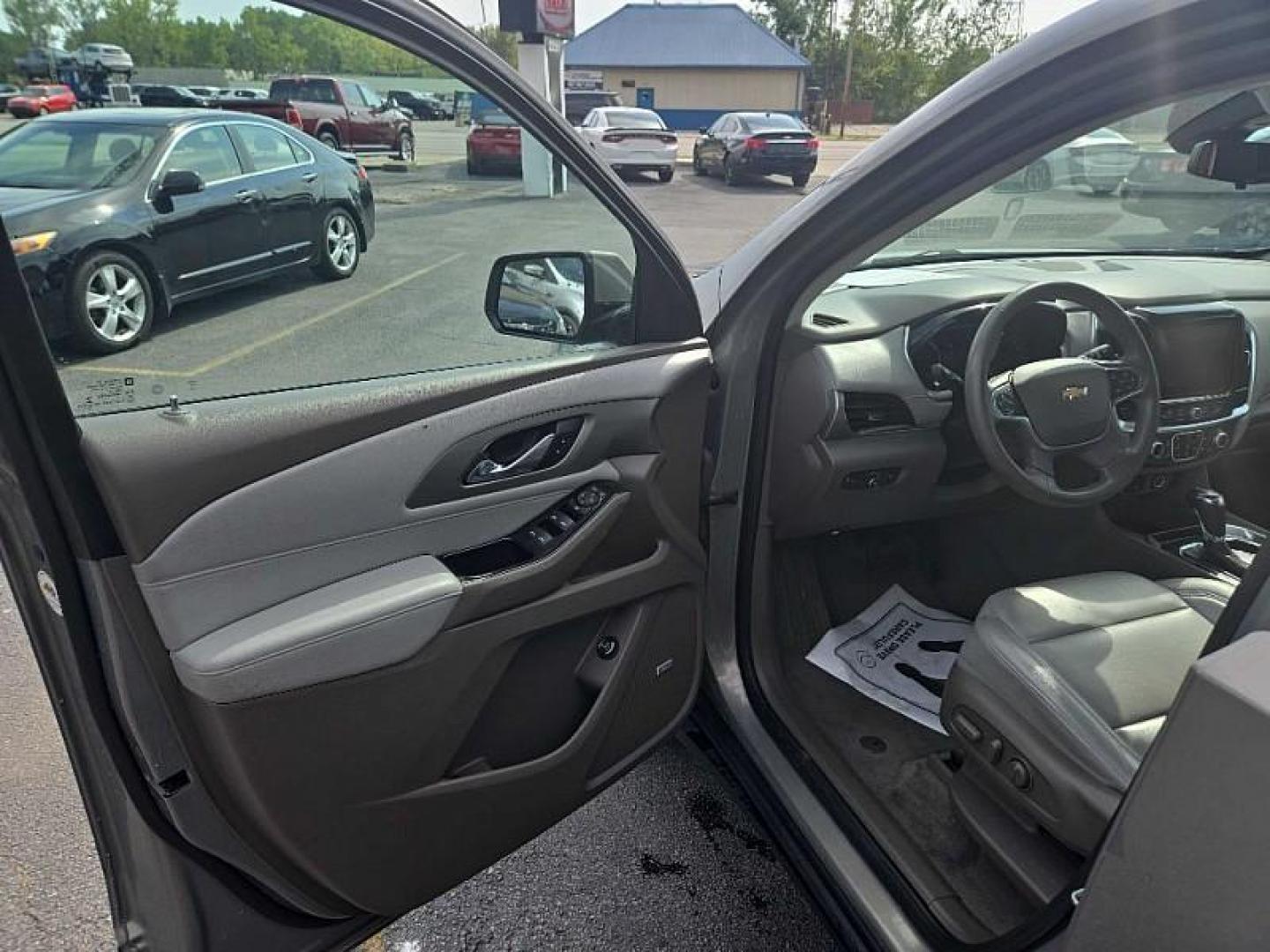 2019 GRAY /TAN Chevrolet Traverse LT Leather FWD (1GNERHKW6KJ) with an 3.6L V6 DOHC 24V engine, 9A transmission, located at 3304 Woodville Road, Northwood, OH, 43619, (419) 210-8019, 41.612694, -83.480743 - We are #1 Auto Loan Dealer for Good Bad or No Credit we have hundreds of vehicles to choose from, stop on in or just fill out our online application to get approved for auto financing and see your credit score for free by visiting our website today. We have Low Payment Options and Terms Available - Photo#8