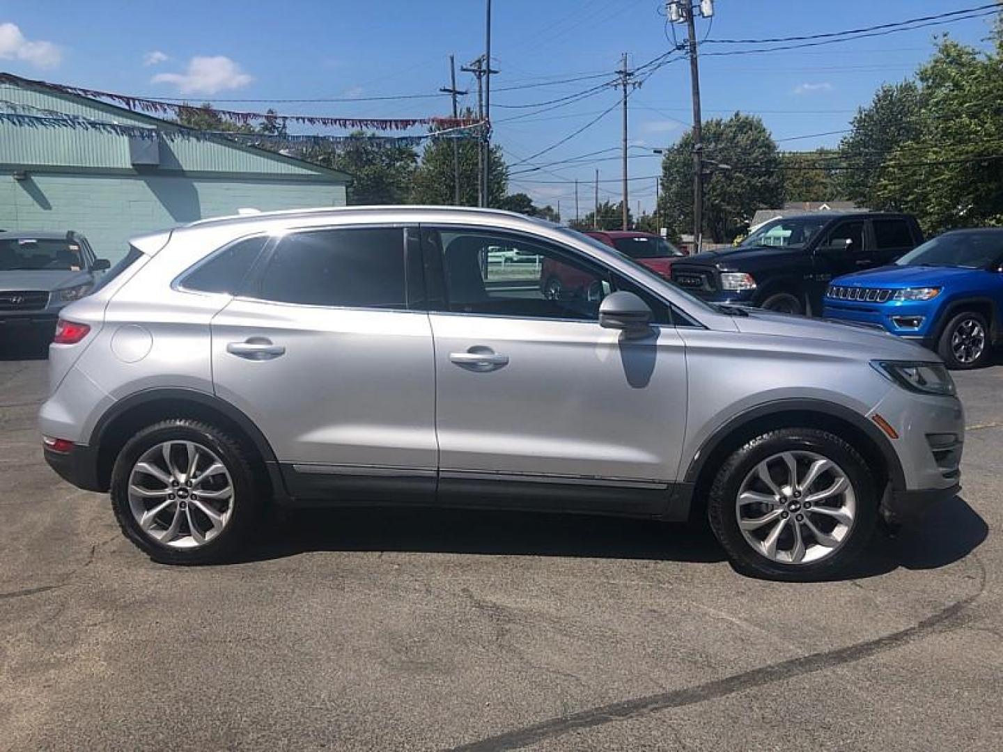 2017 SILVER /BLACK Lincoln MKC Select AWD (5LMCJ2D98HU) with an 2.0L L4 DOHC 16V engine, 6A transmission, located at 3304 Woodville Road, Northwood, OH, 43619, (419) 210-8019, 41.612694, -83.480743 - We are #1 Auto Loan Dealer for Good Bad or No Credit we have hundreds of vehicles to choose from, stop on in or just fill out our online application to get approved for auto financing and see your credit score for free by visiting our website today. We have Low Payment Options and Terms Available - Photo#5