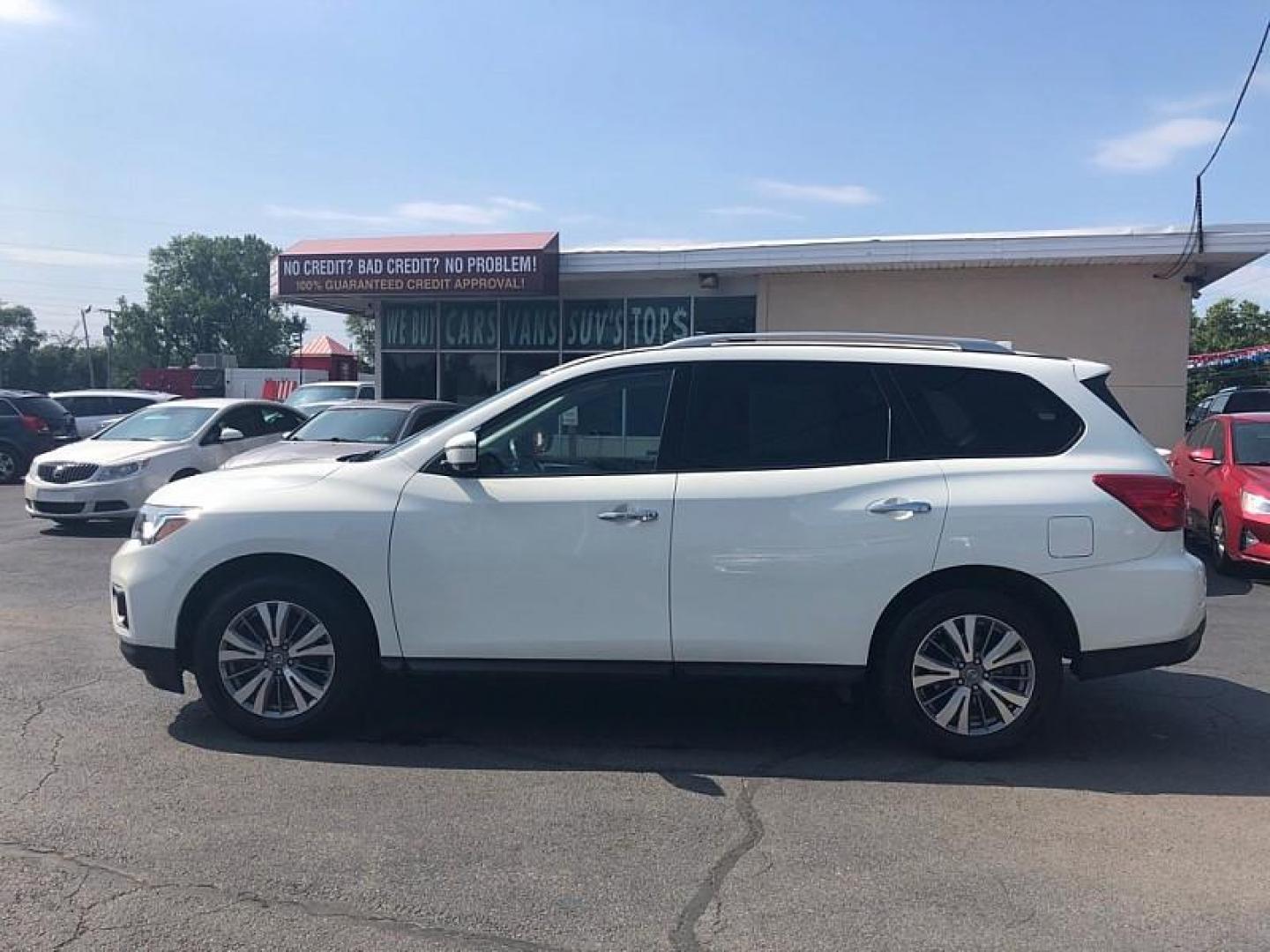 2020 WHITE /BLACK Nissan Pathfinder SL (5N1DR2CN3LC) with an 3.5L V6 DOHC 24V engine, CVT transmission, located at 3304 Woodville Road, Northwood, OH, 43619, (419) 210-8019, 41.612694, -83.480743 - We are #1 Auto Loan Dealer for Good Bad or No Credit we have hundreds of vehicles to choose from, stop on in or just fill out our online application to get approved for auto financing and see your credit score for free by visiting our website today. We have Low Payment Options and Terms Available - Photo#1