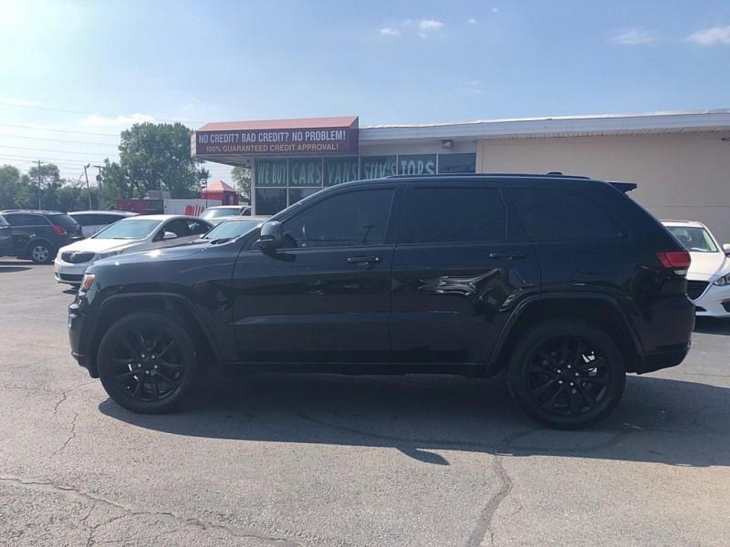 2018 BLACK /BLACK Jeep Grand Cherokee Laredo 4WD (1C4RJFAG8JC) with an 3.6L V6 DOHC 24V engine, 8A transmission, located at 3304 Woodville Road, Northwood, OH, 43619, (419) 210-8019, 41.612694, -83.480743 - Your #1 Destination for Auto Loans and mdash;No Matter Your Credit!At our dealership, we cater to everyone and mdash;whether you have good, bad, or no credit. With hundreds of vehicles to choose from, you can easily find the perfect car, truck, or SUV that fits your needs.Get Approved Today!Visit ou - Photo#1