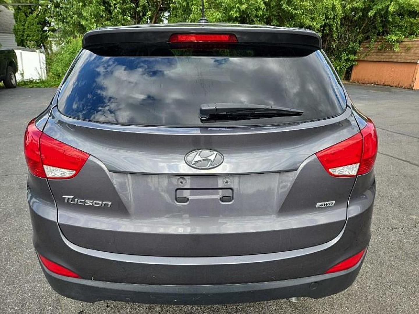 2014 GRAY /BLACK Hyundai Tucson GL Auto AWD (KM8JTCAF5EU) with an 2.0L L4 DOHC 16V engine, 6-Speed Automatic transmission, located at 3304 Woodville Road, Northwood, OH, 43619, (419) 210-8019, 41.612694, -83.480743 - We are #1 Auto Loan Dealer for Good Bad or No Credit we have hundreds of vehicles to choose from, stop on in or just fill out our online application to get approved for auto financing and see your credit score for free by visiting our website today. We have Low Payment Options and Terms Available - Photo#2