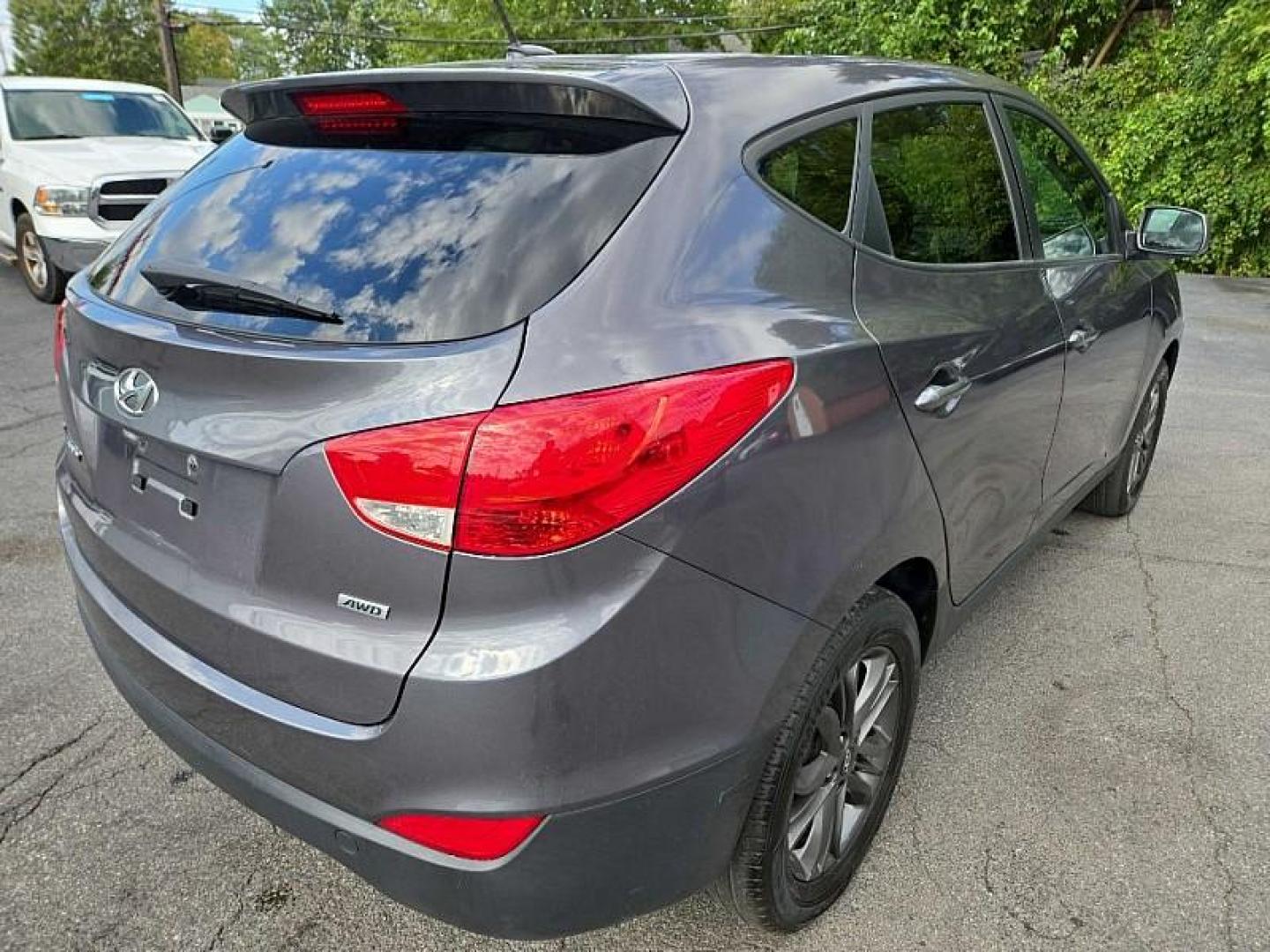 2014 GRAY /BLACK Hyundai Tucson GL Auto AWD (KM8JTCAF5EU) with an 2.0L L4 DOHC 16V engine, 6-Speed Automatic transmission, located at 3304 Woodville Road, Northwood, OH, 43619, (419) 210-8019, 41.612694, -83.480743 - We are #1 Auto Loan Dealer for Good Bad or No Credit we have hundreds of vehicles to choose from, stop on in or just fill out our online application to get approved for auto financing and see your credit score for free by visiting our website today. We have Low Payment Options and Terms Available - Photo#3